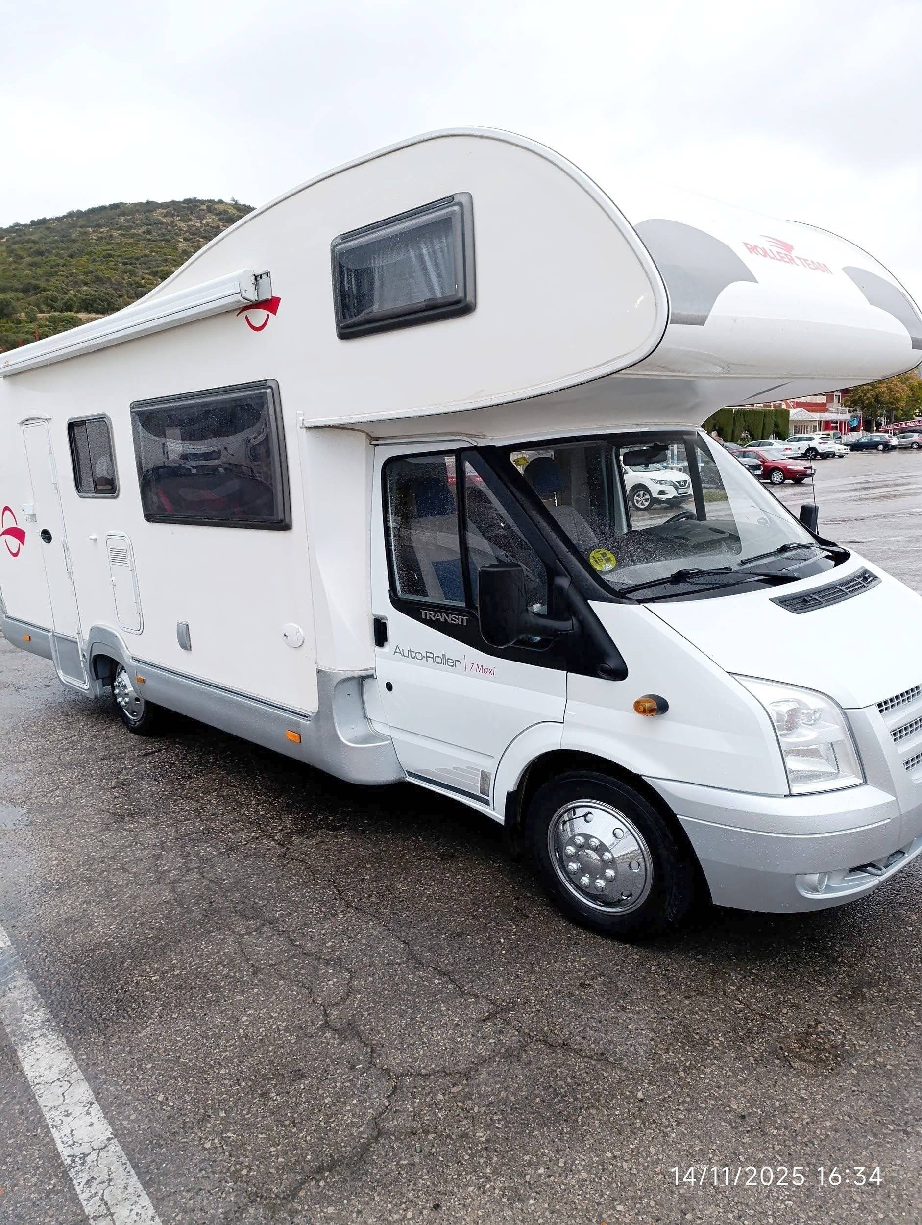 Voorkant 3/4 Ford Transit 2,4 l 140 ch - Yescapa