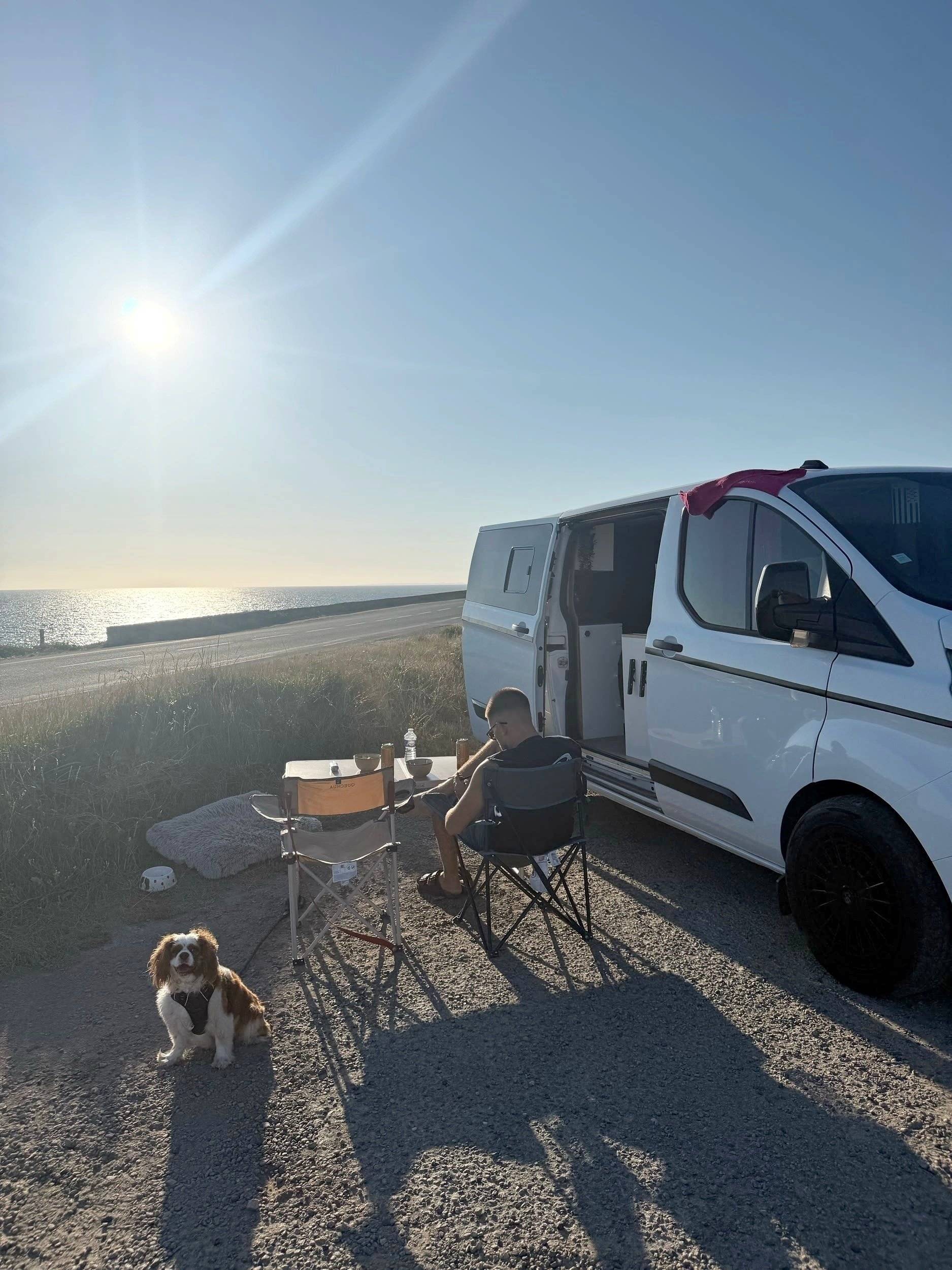 Vista frontale a ¾ Ford FORD TRANSIT CUSTOM L2 - Yescapa