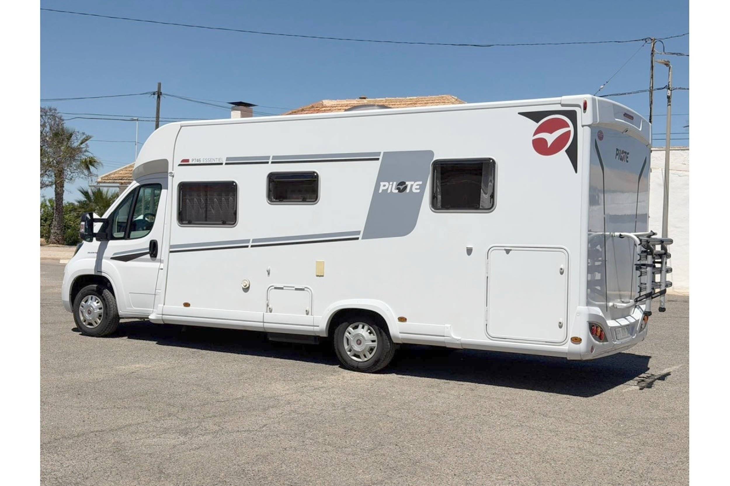 Vista del vehículo ángulo delantero Fiat Ducato 2.3l 140cv ad blue - Yescapa