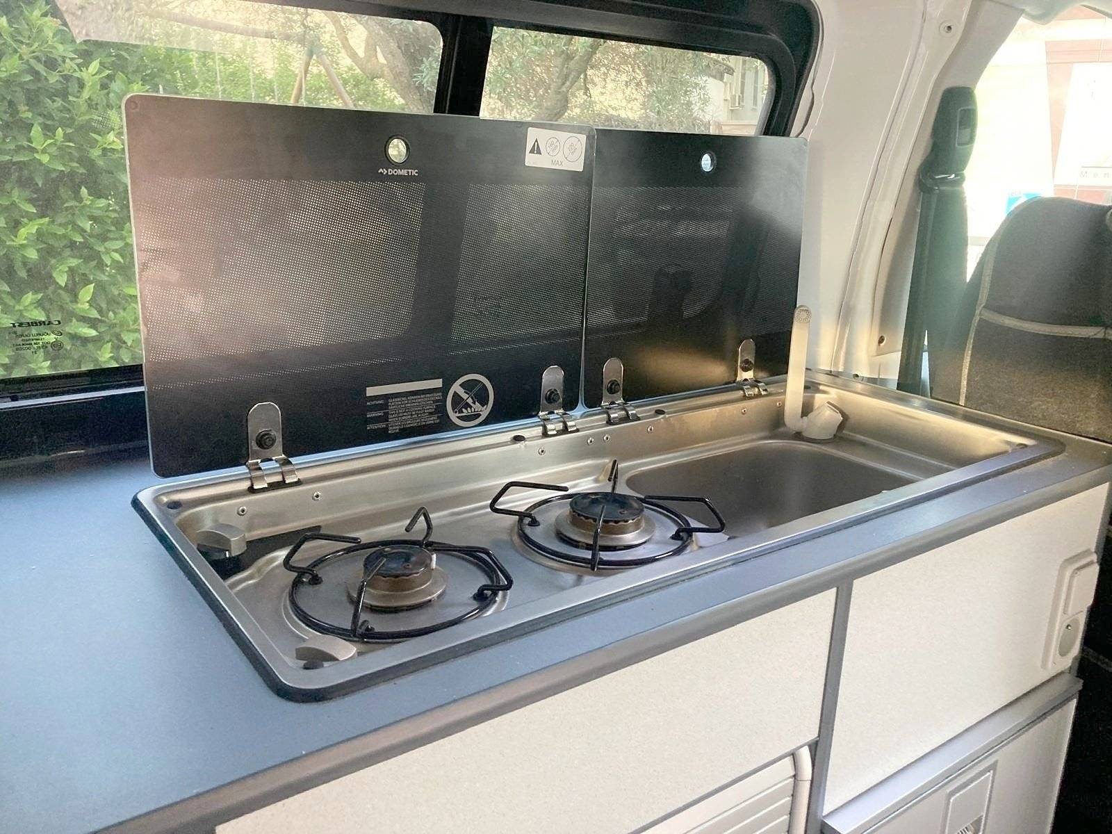 Kitchen Peugeot Expert 2,0l 120ch - Yescapa