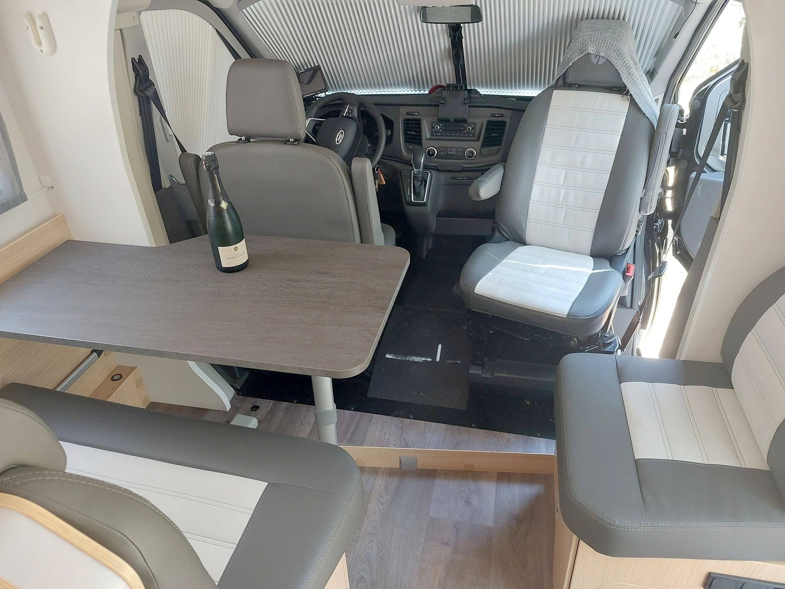 Coin repas Ford Ford TRANSIT 155CV - Yescapa