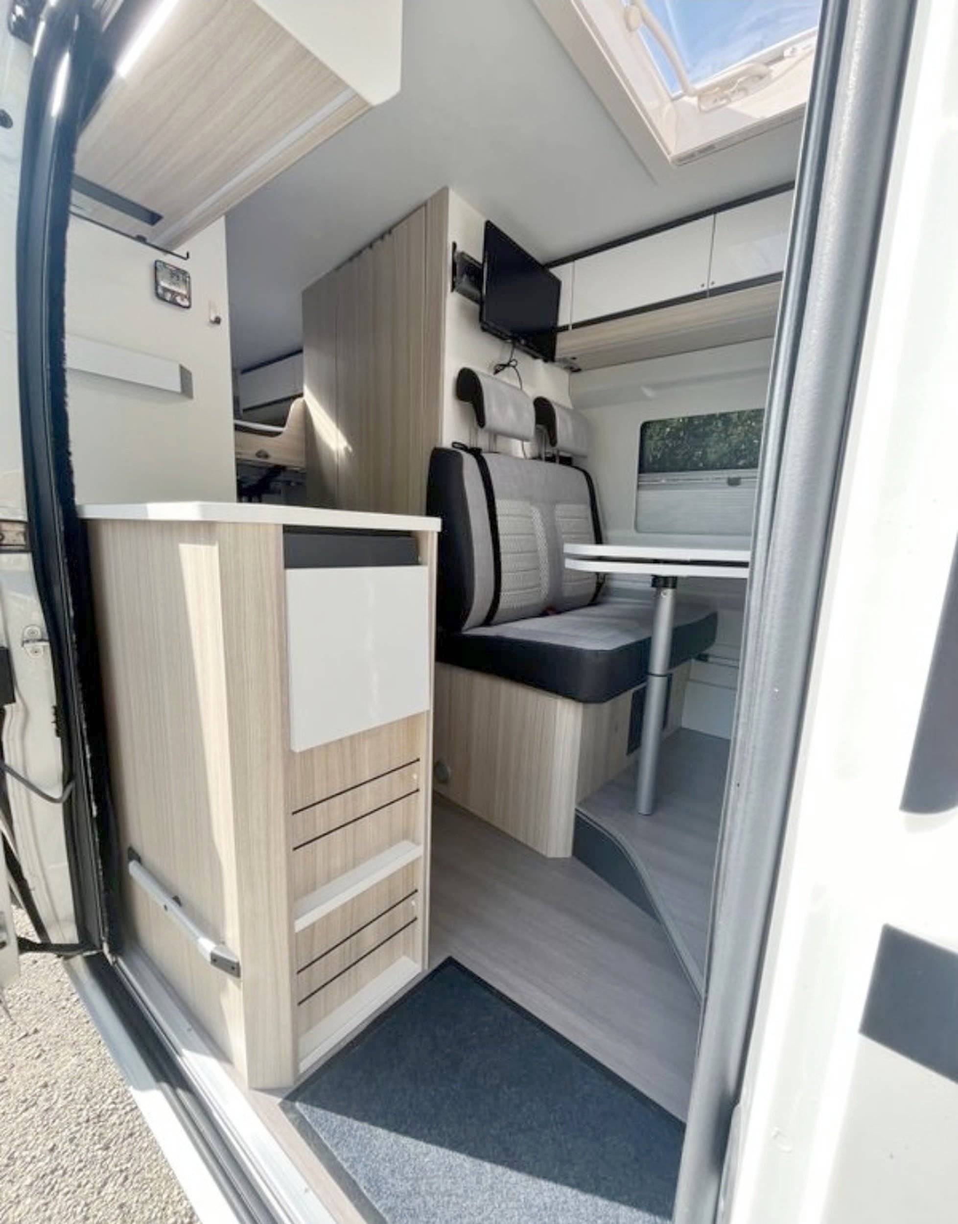 Adria 600 spb twin family