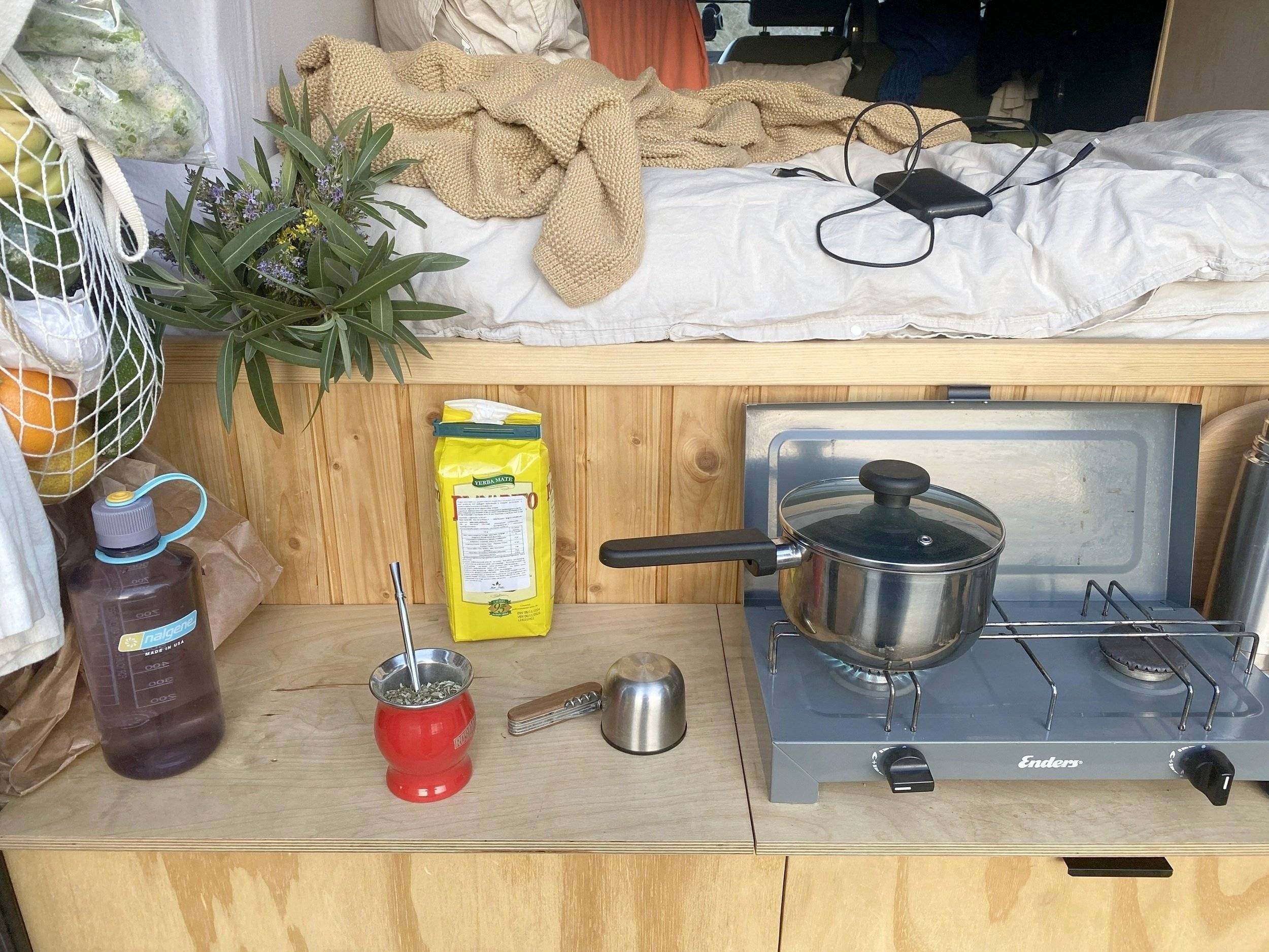 Kitchenette Ford Transit - Yescapa