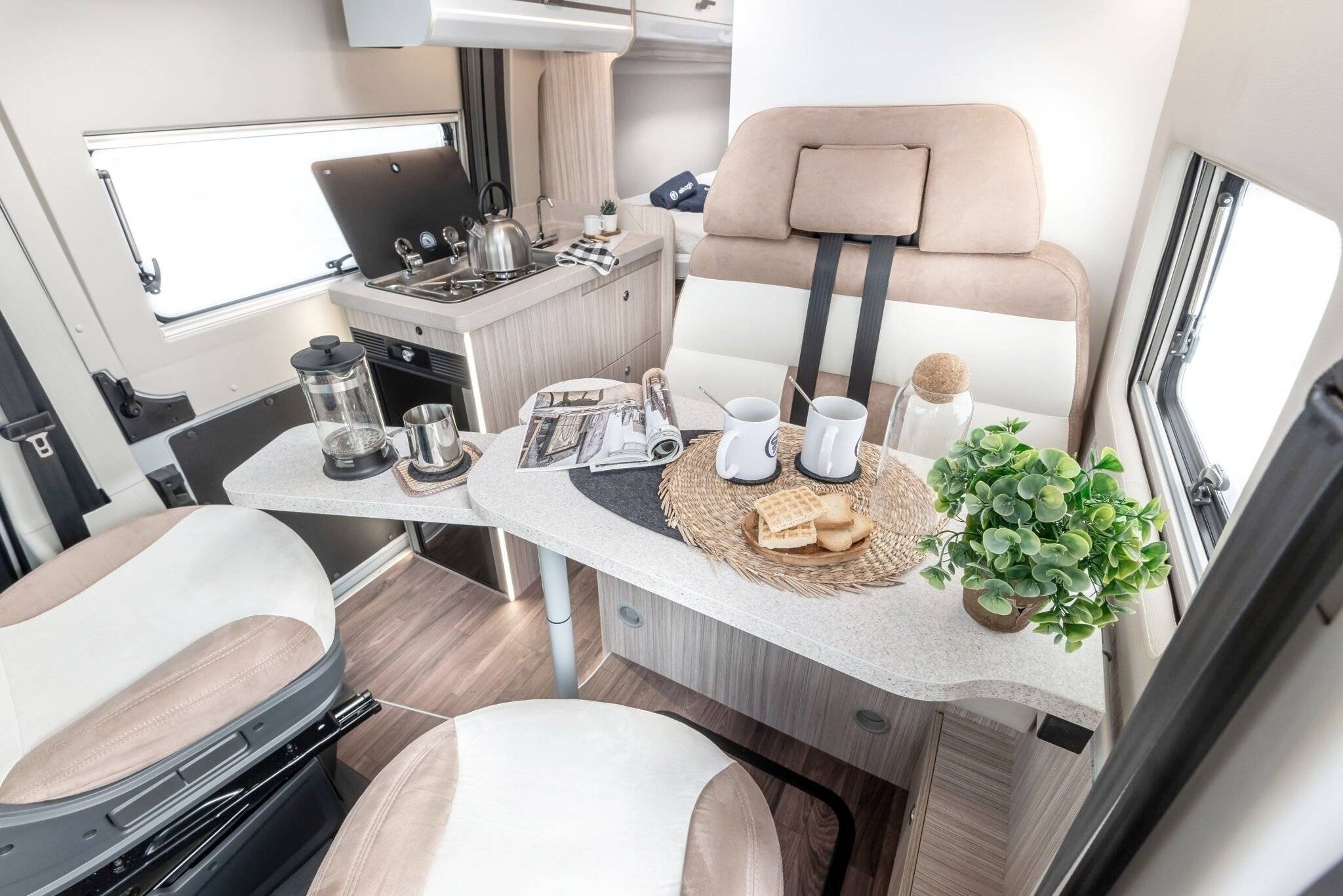 schräge Vorderansicht Fiat - Yescapa