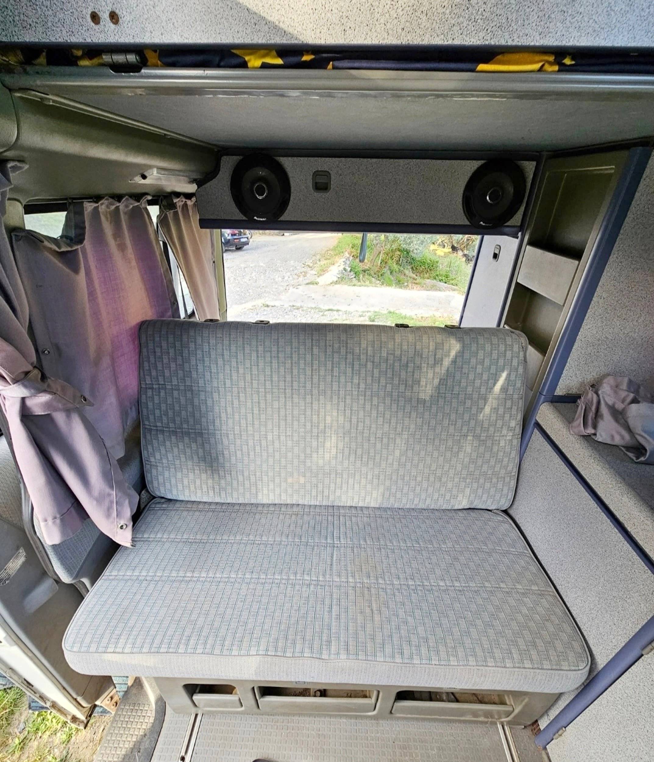 Schlafplätze Volkswagen T4 2.4 Diesel California - Yescapa