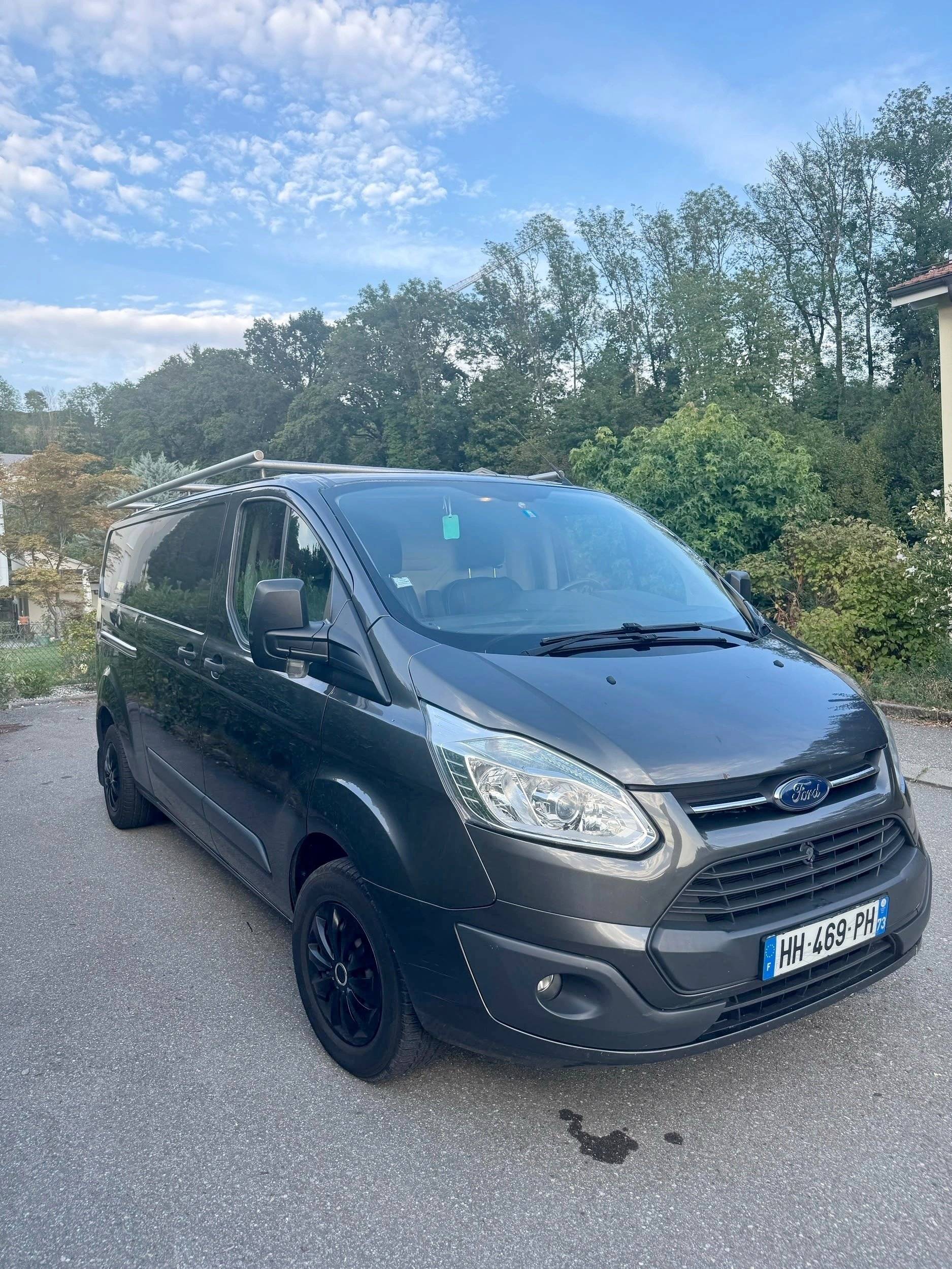 Front view from 3/4 Ford Transit Custom 2,0l 105 ch - Yescapa