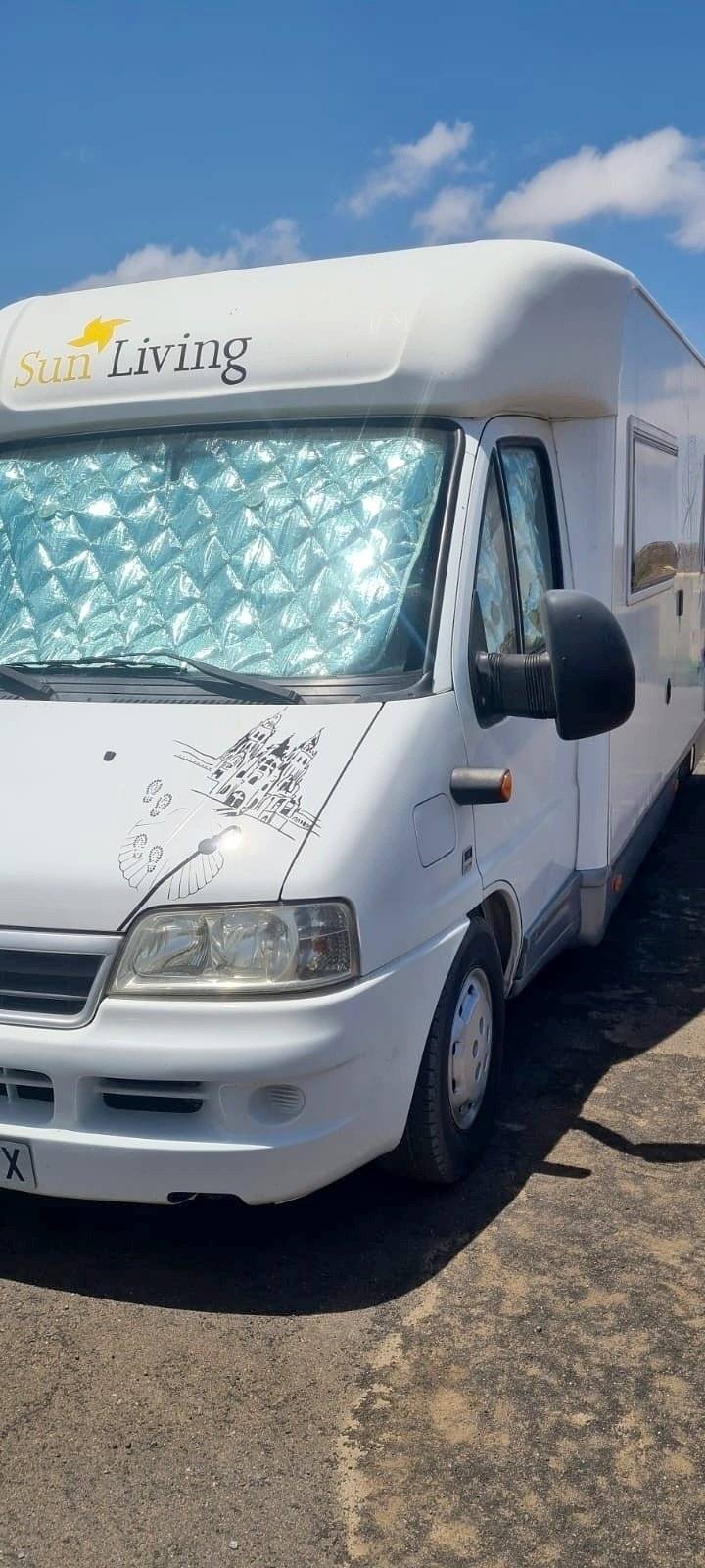 Vue avant de 3/4 Fiat FIAT DUCATO - Yescapa