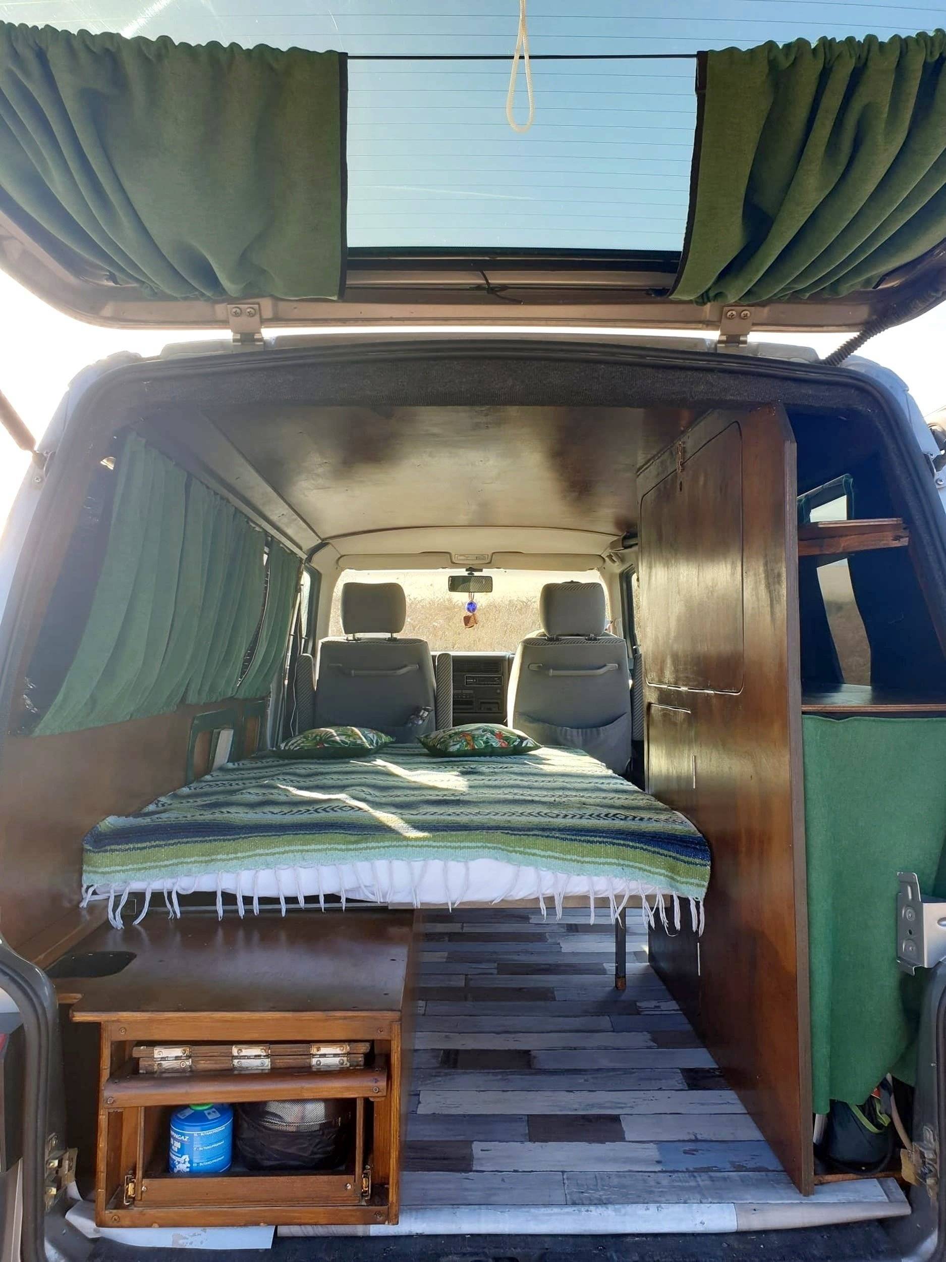 Berth Volkswagen Transporter T4 - Yescapa