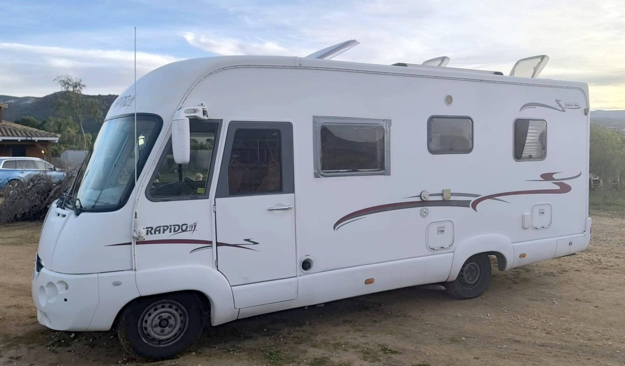 Vista del vehicle angle davanter Mercedes Sprinter 2,2 143ch - Yescapa