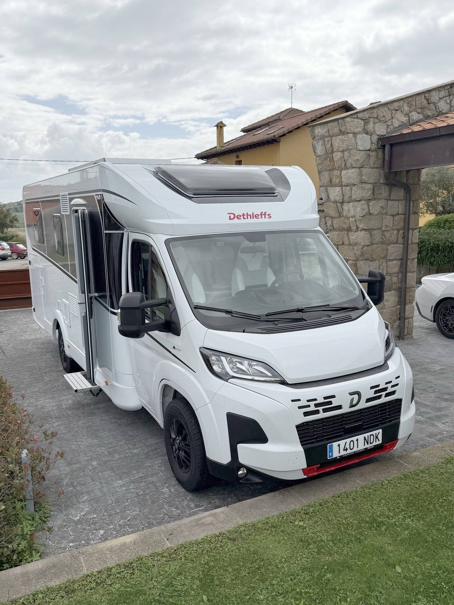 Voorkant 3/4 Fiat Ducato 2,3 l Multijet 140 cv. - Yescapa