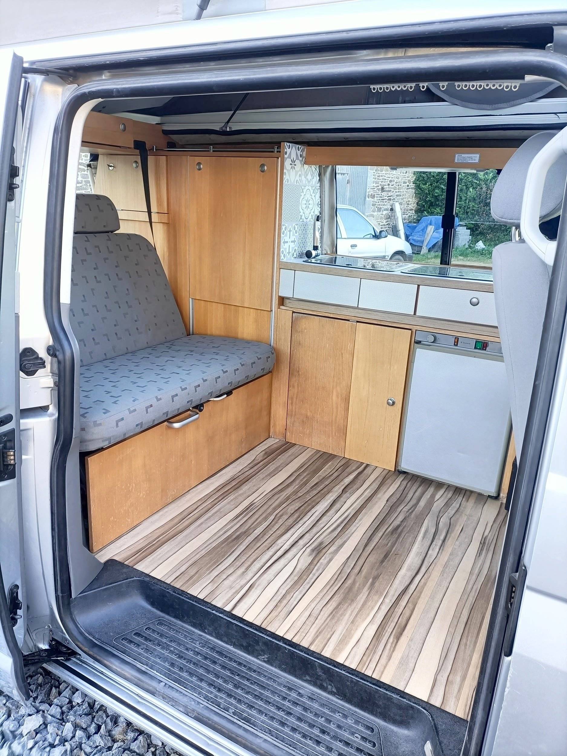Essecke Volkswagen T5 1,9 l 102 ch - Yescapa