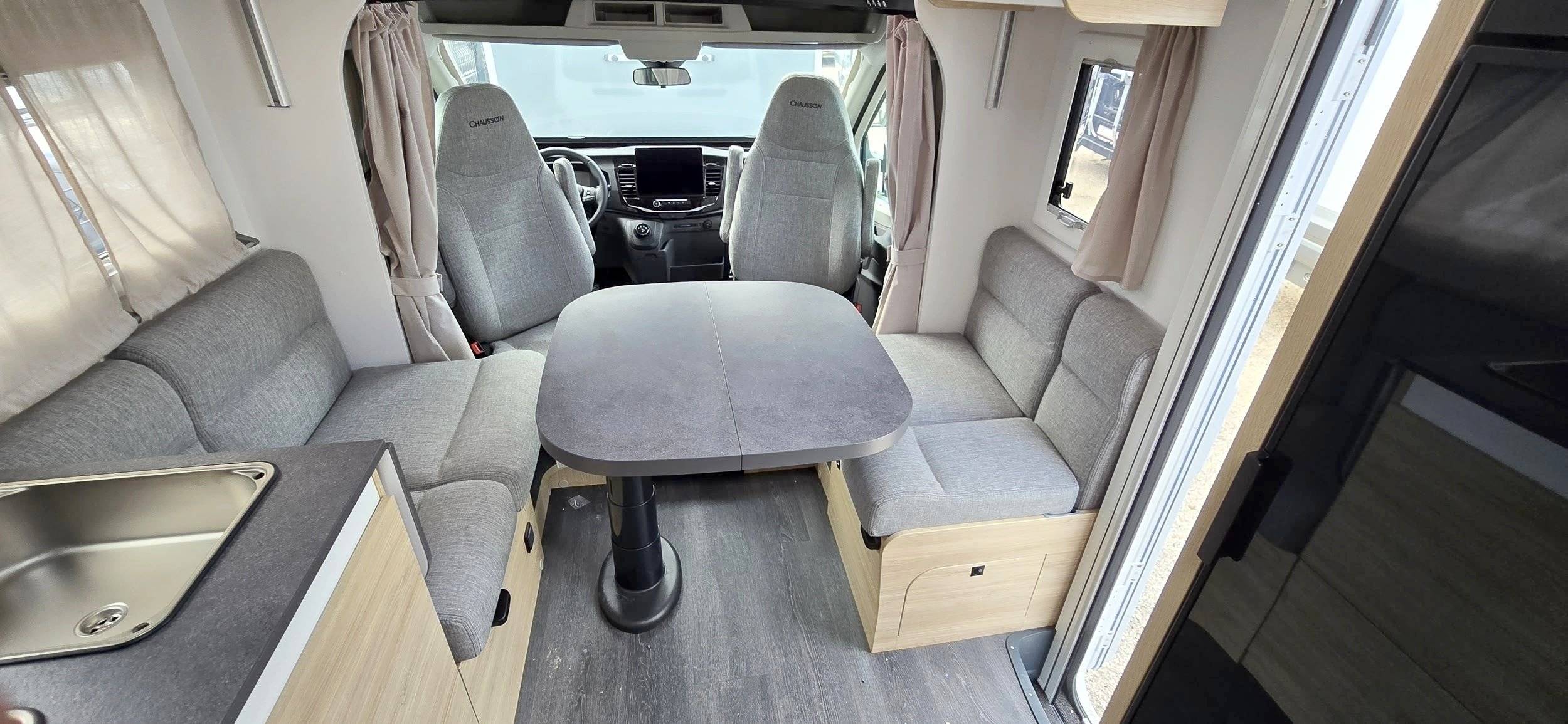 Coin repas Ford Transit 2,0 l 130 ch - Yescapa