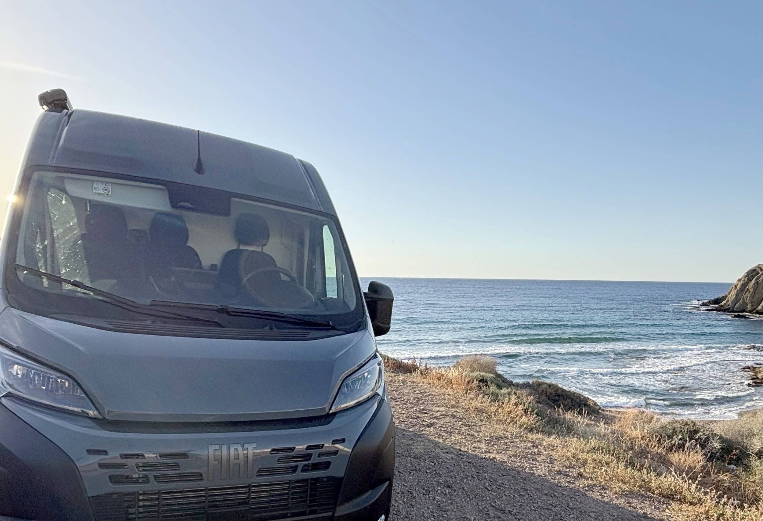Vista frontale a ¾ Fiat Ducato 2,2 l Multijet 130 ch. - Yescapa