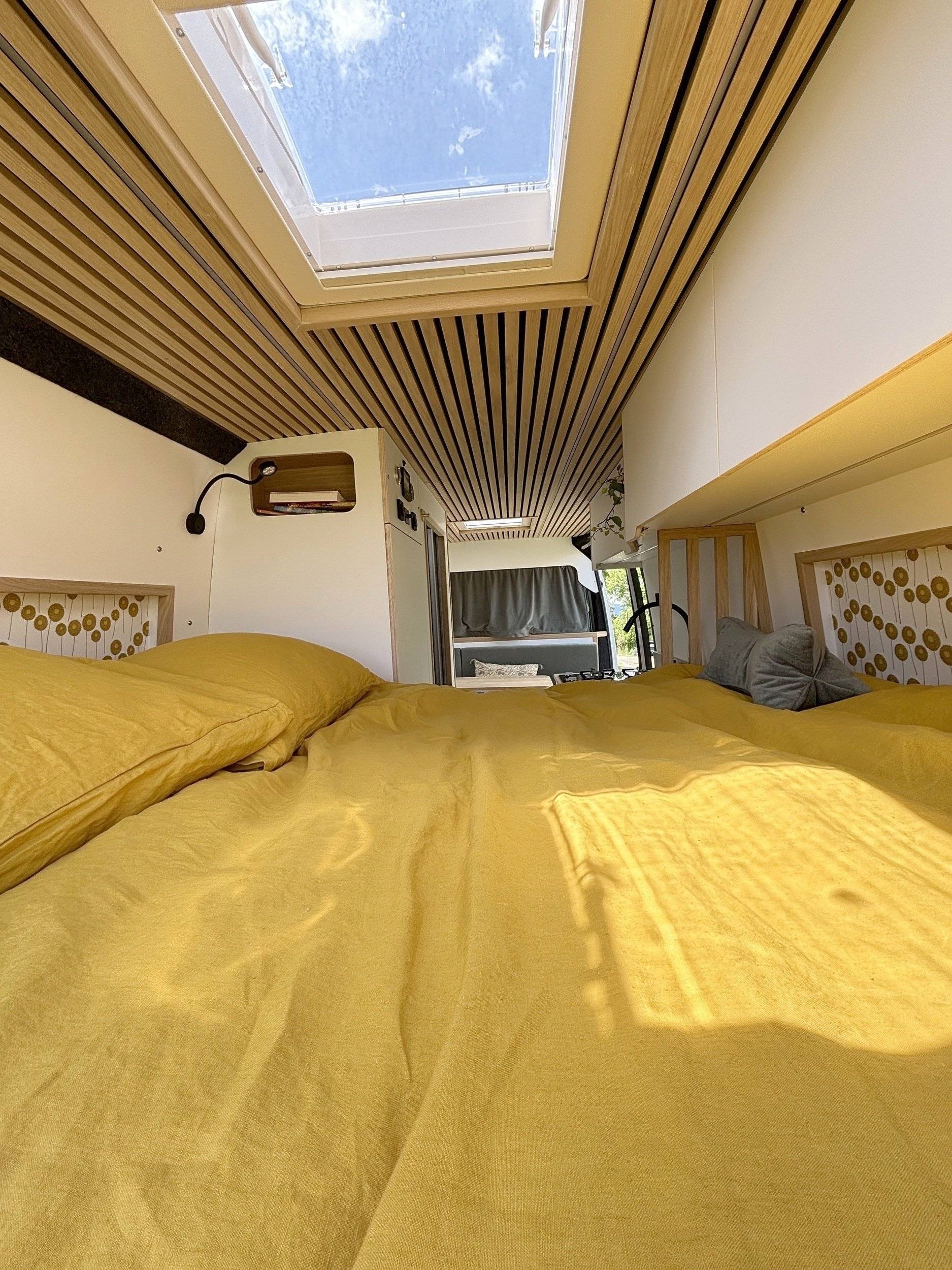 Plazas en cama Mercedes Sprinter 2,2 l CDI 150 ch. - Yescapa