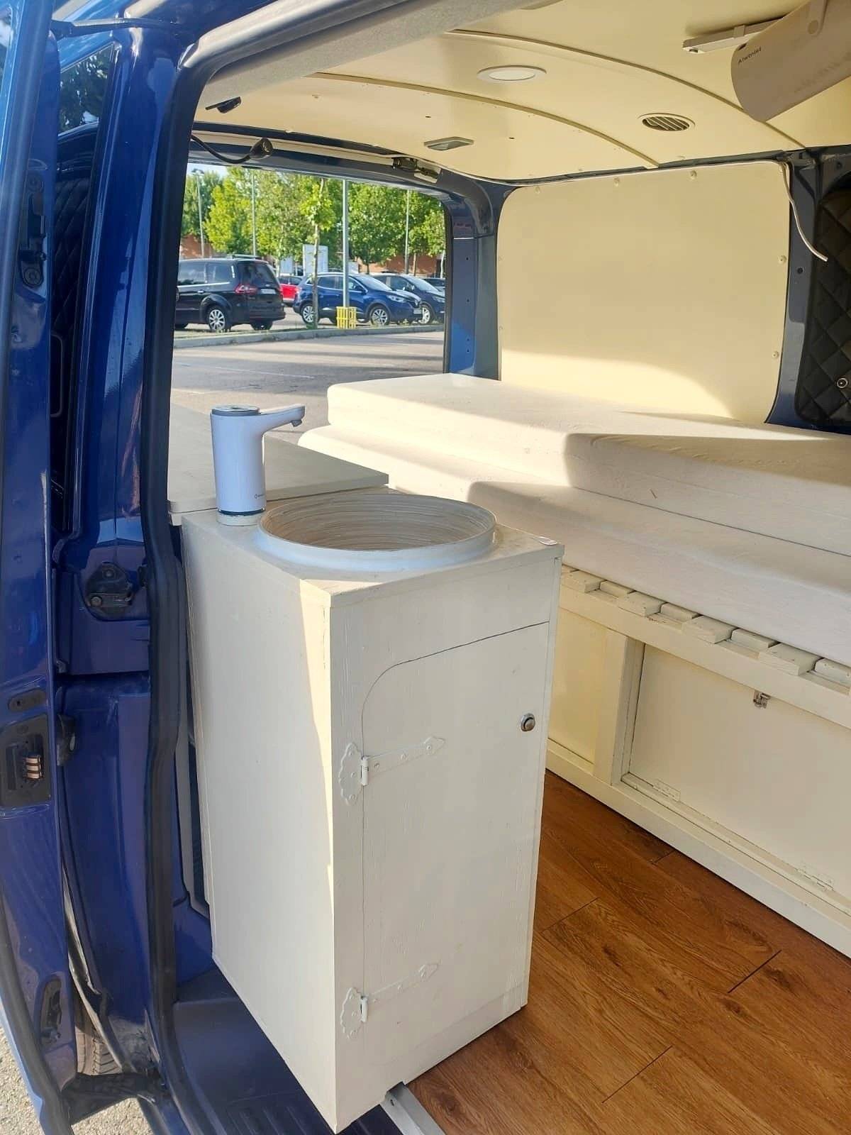 Coin cuisine Volkswagen T5 1,9 l 102 ch - Yescapa