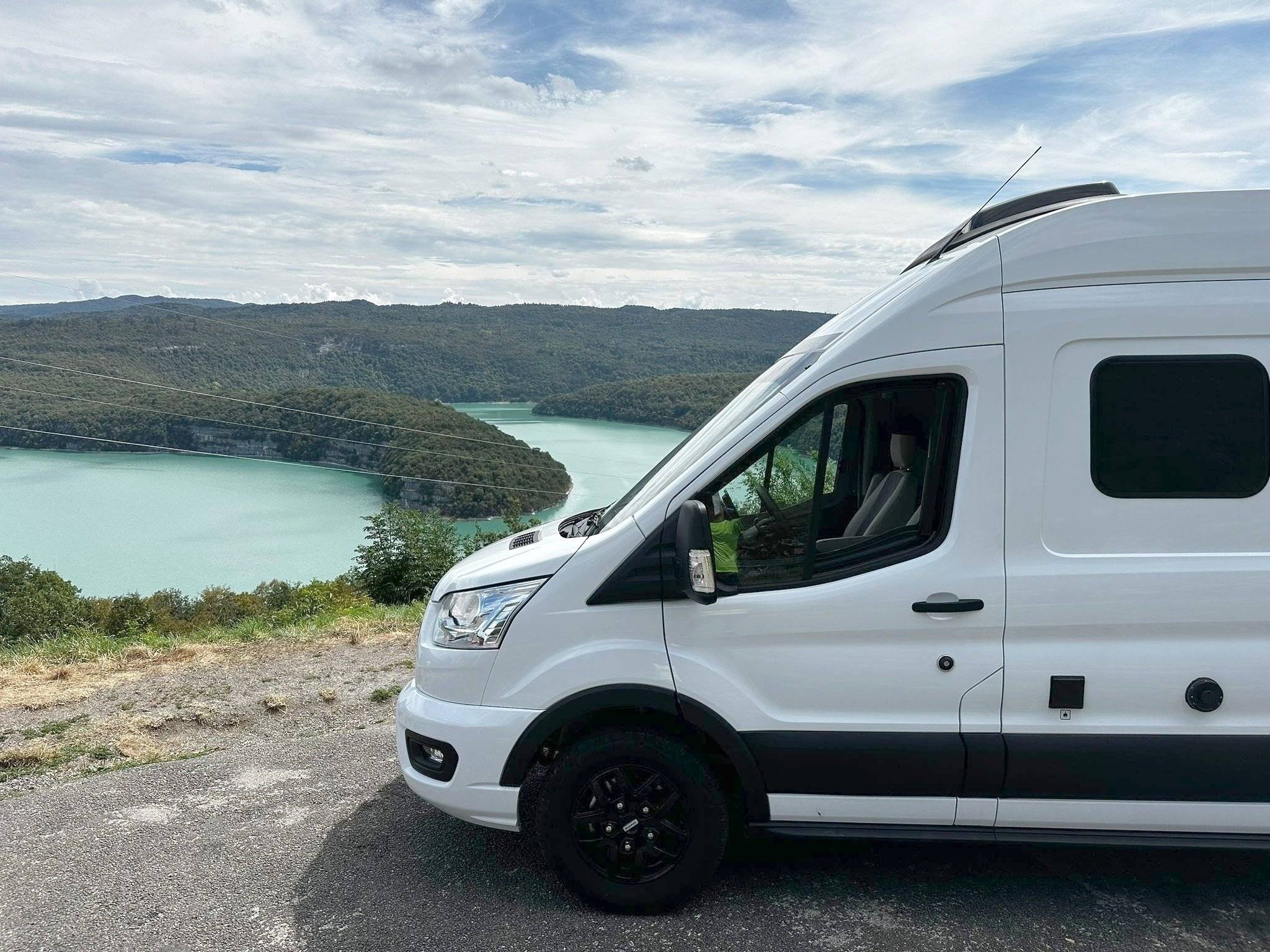 Bürstner LINEO C 590