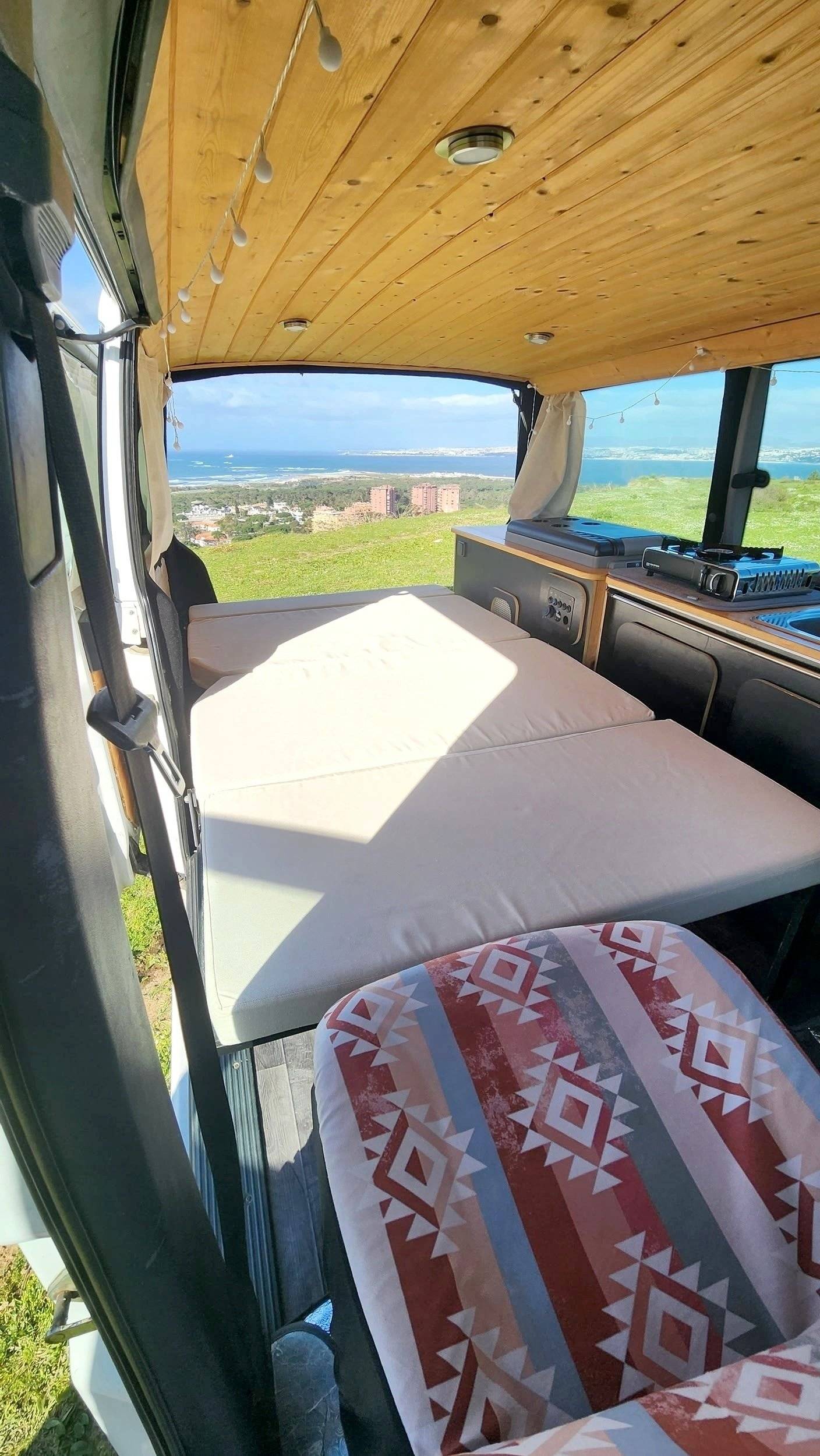 Plazas en cama Mercedes Vito 110D - Yescapa