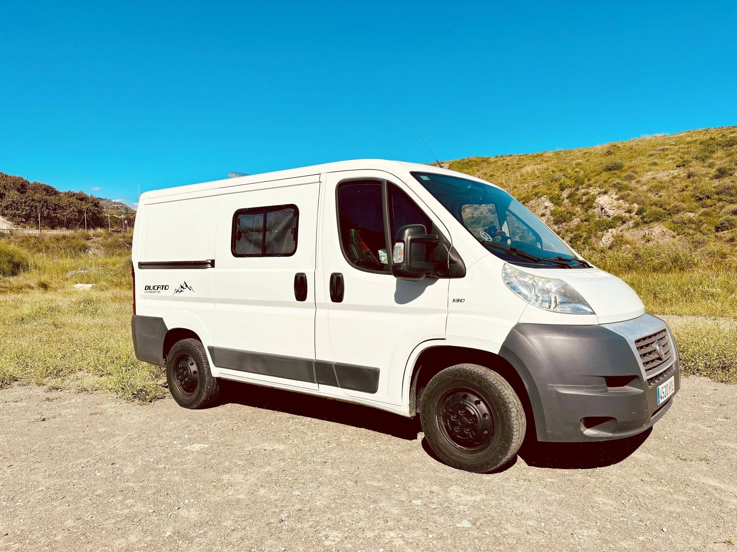Vue avant de 3/4 Fiat Ducato 2,3 l 115 ch - Yescapa