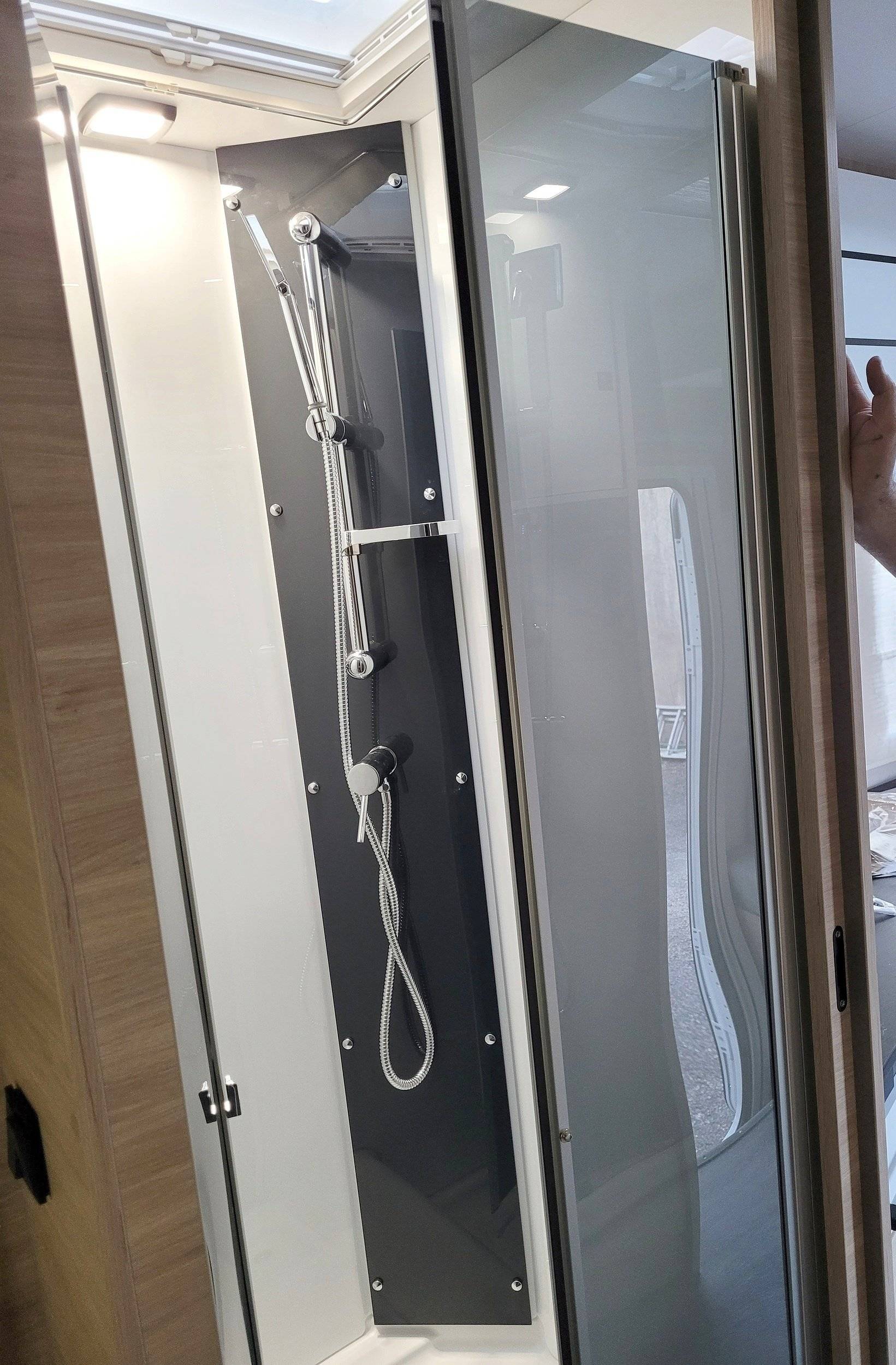 Challenger 380 start edition