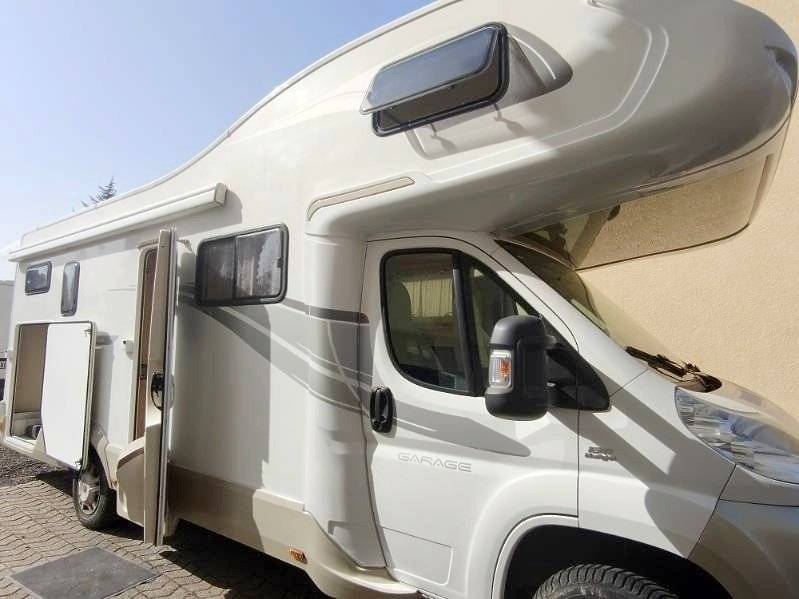 Vue avant de 3/4 Fiat 2,3 l 130 ch - Yescapa