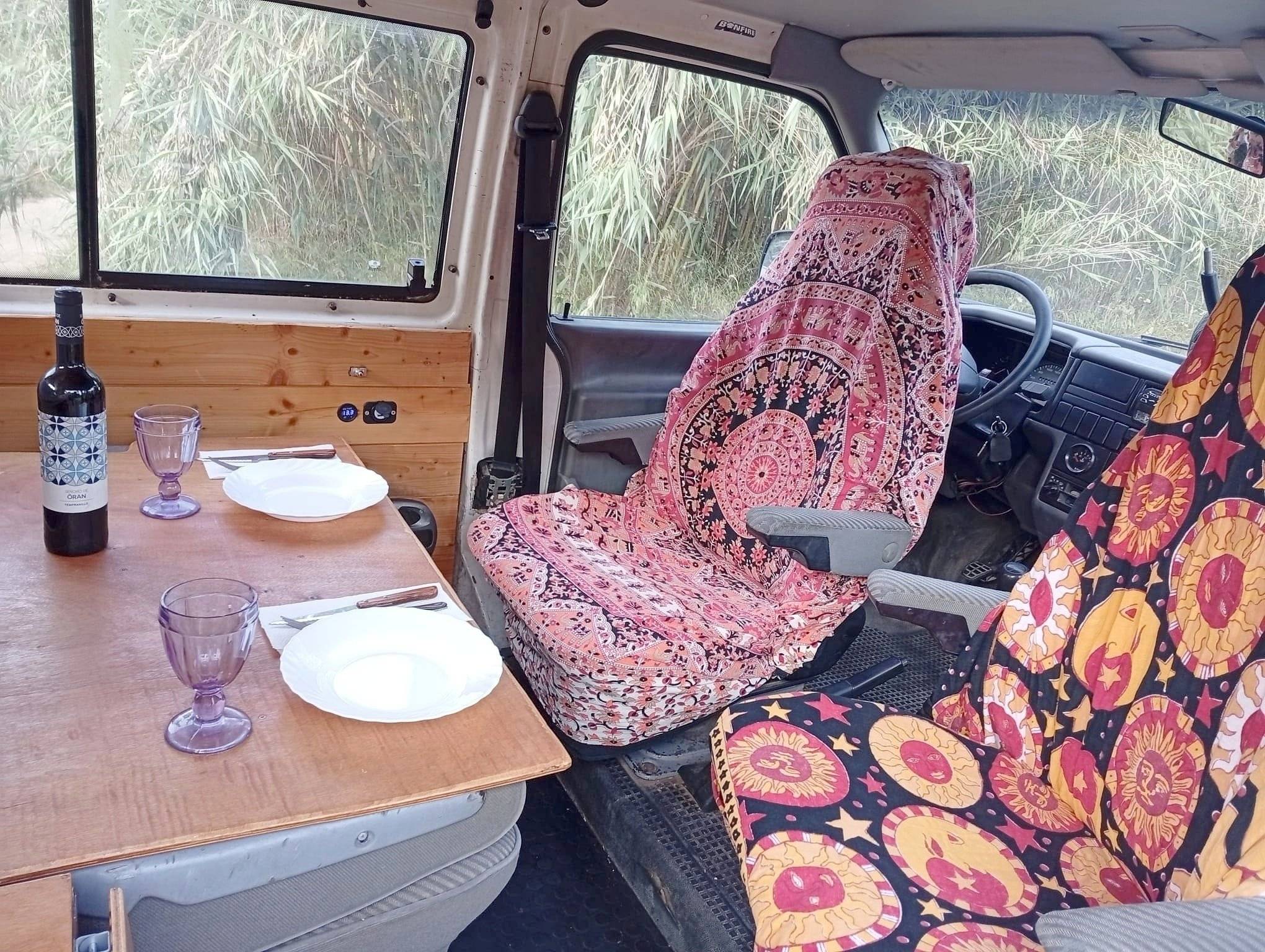 Comedor Volkswagen T4 kombi - Yescapa