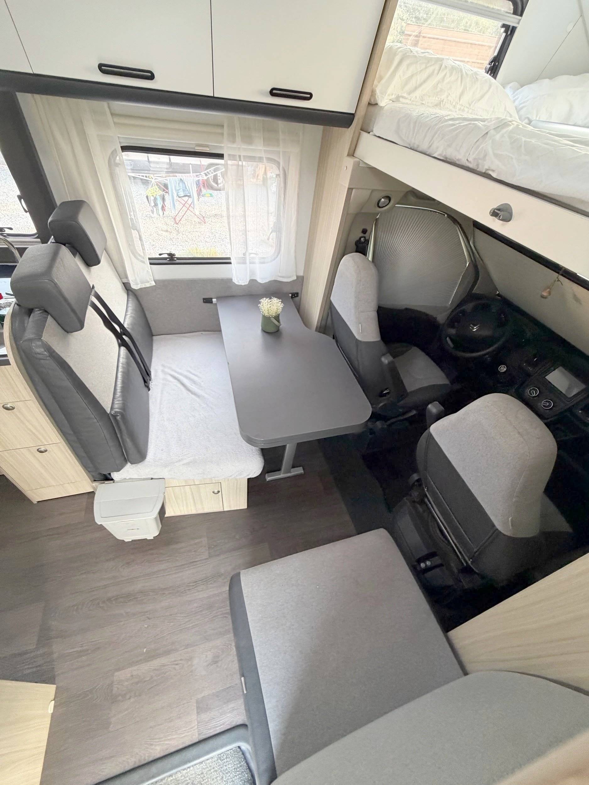 Adria Sunliving A75DP