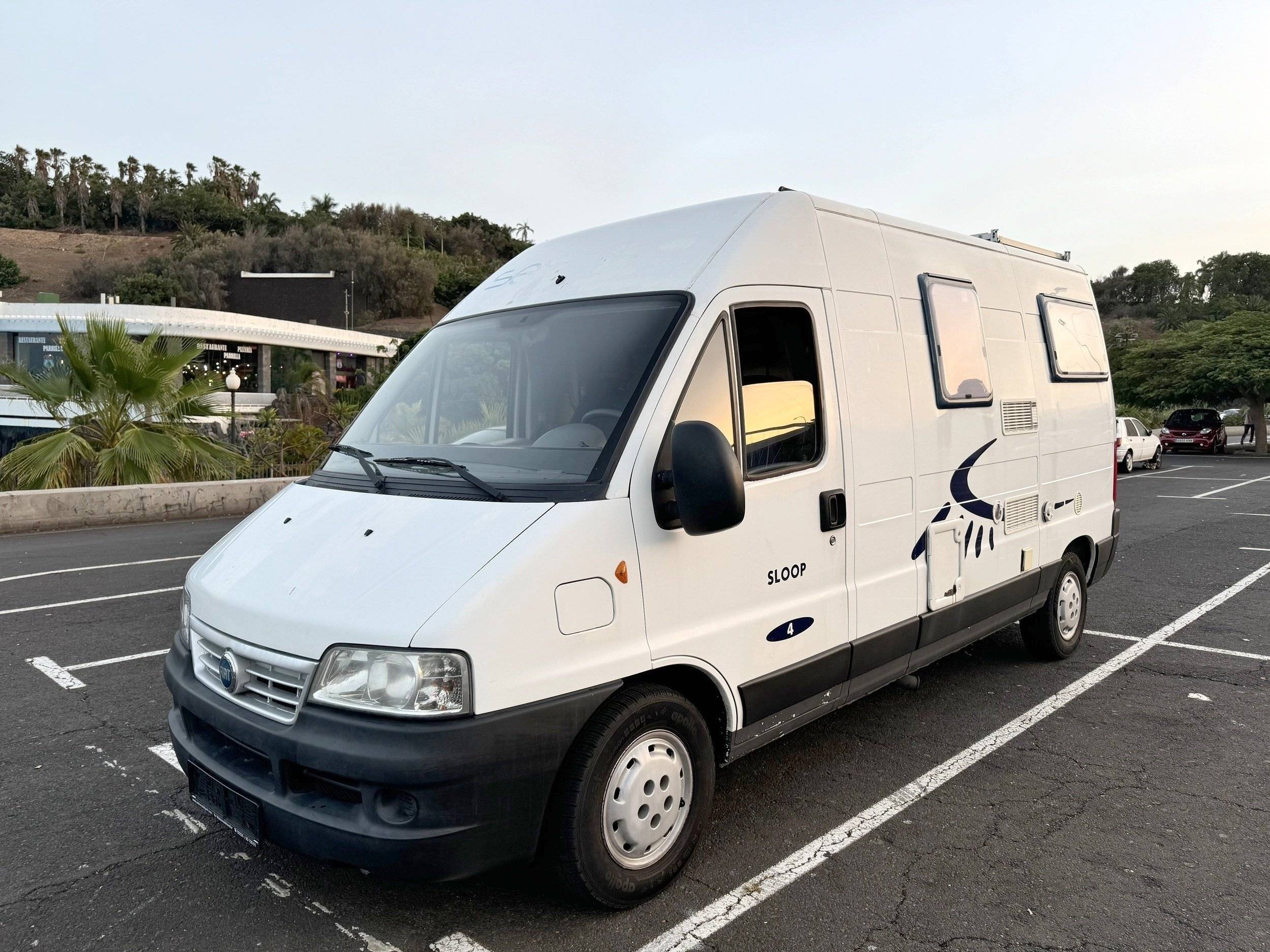 Front view from 3/4 Fiat Ducato 2,2 l JTD 100 ch. - Yescapa