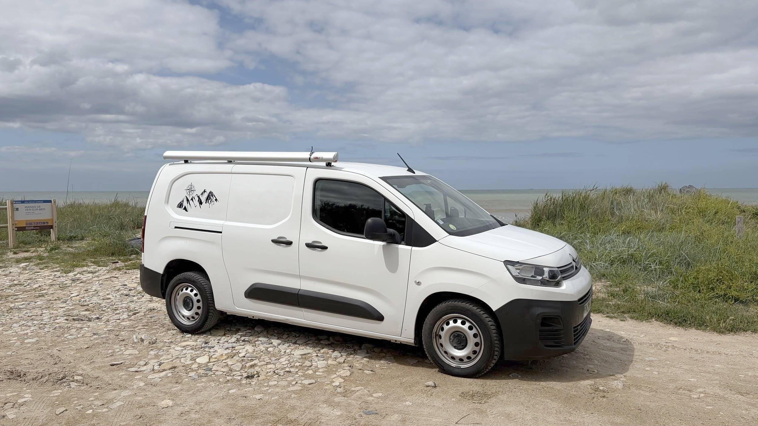 Vista de 3/4 Citroën Berlingo - Yescapa