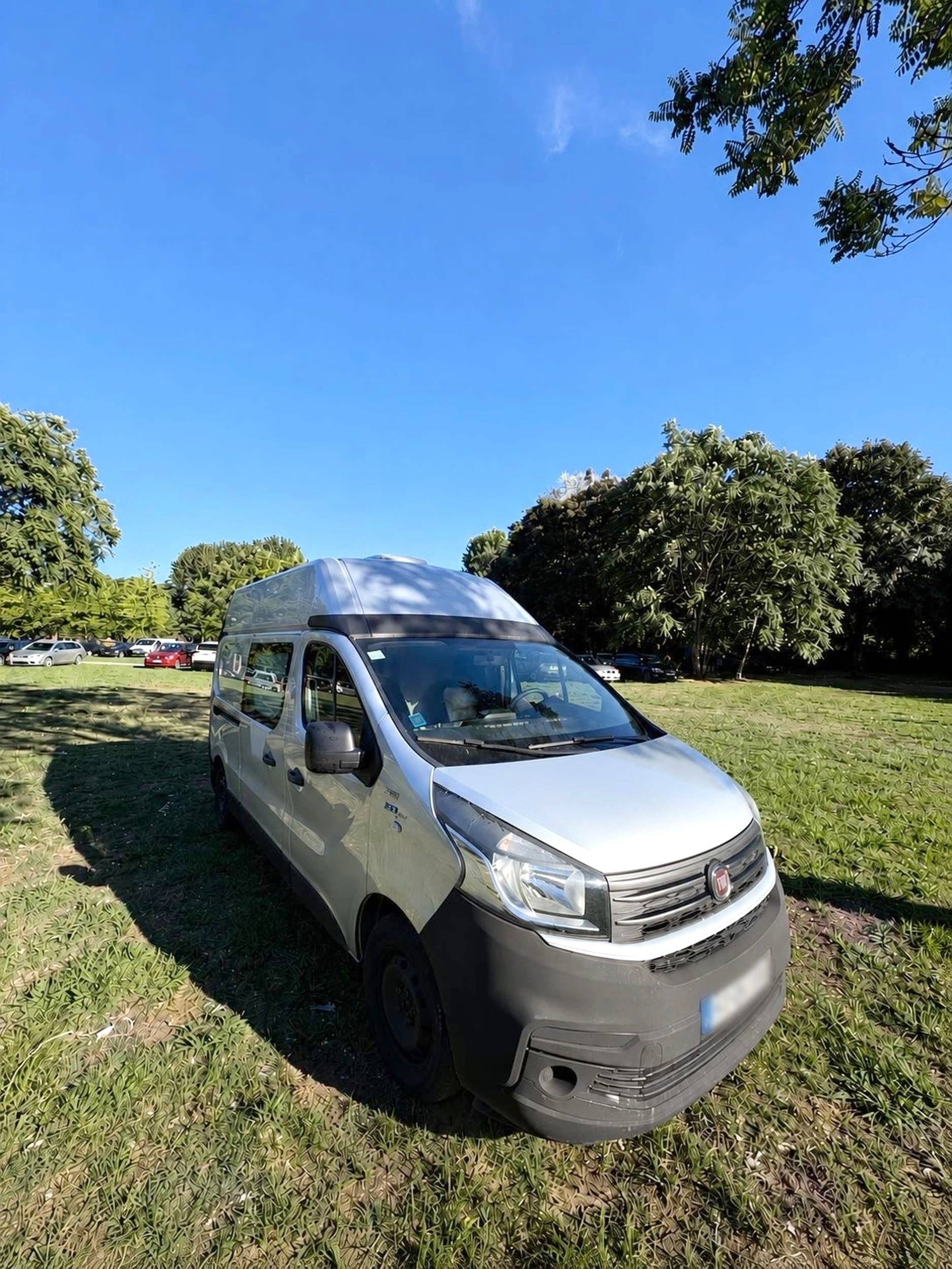 Vista del vehículo ángulo delantero Fiat TALENTO - Yescapa