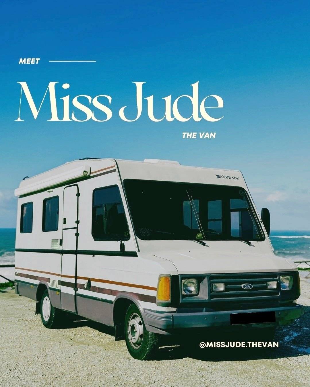 schräge Vorderansicht Ford Transit - Yescapa