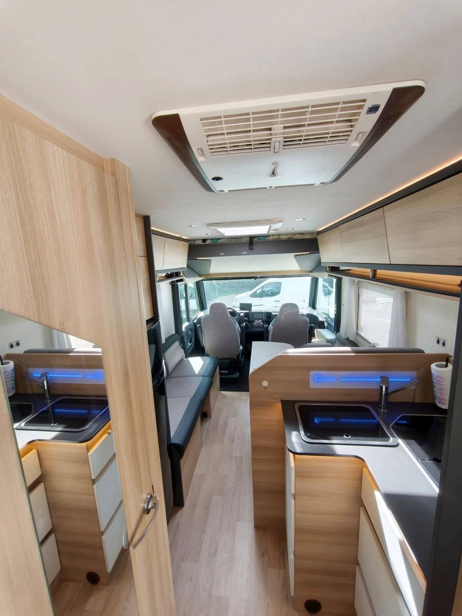 Dining Area Fiat Ducato 2,0 l 130 ch - Yescapa