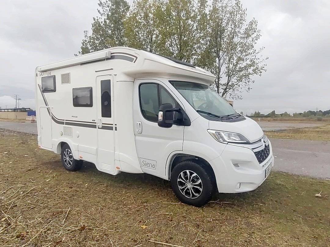 Voorkant 3/4 Citroën - Yescapa