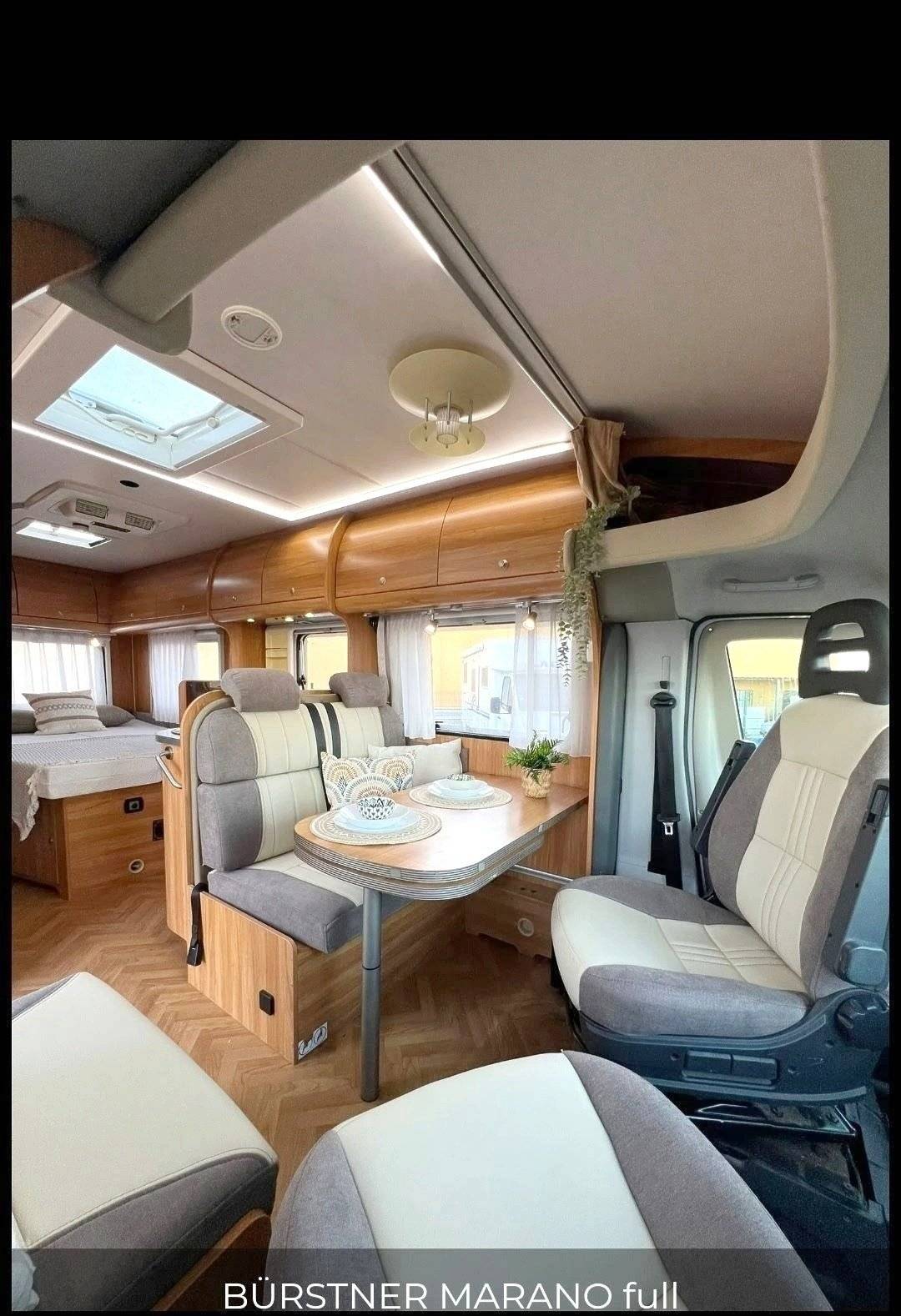 Dining Area Fiat 2,3 l 130 ch - Yescapa