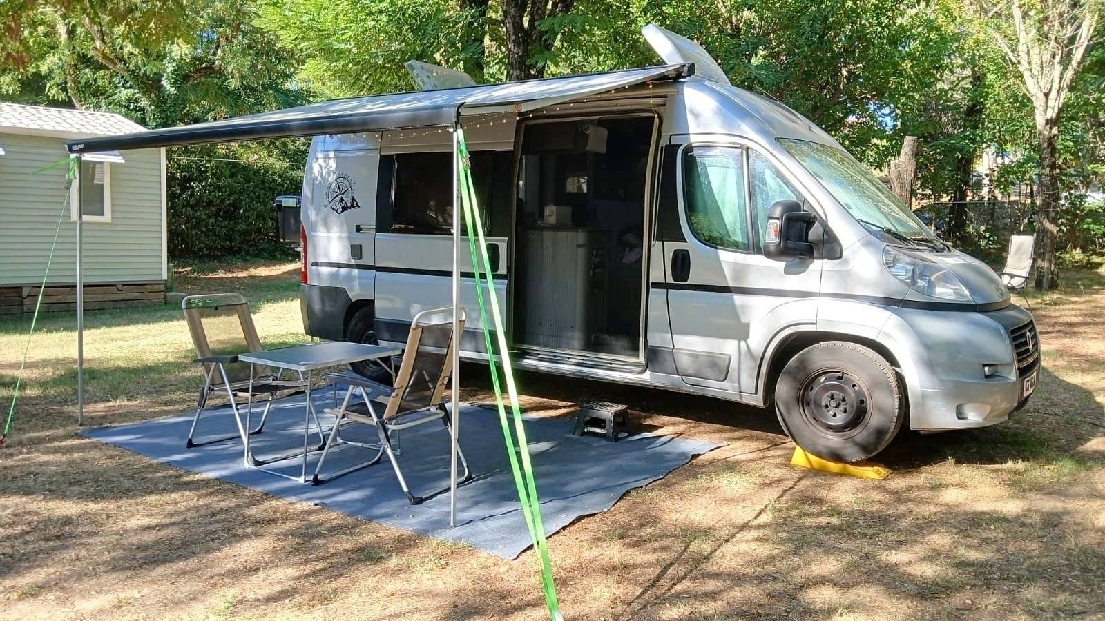 Vista de 3/4 Fiat Ducato 2,2 l Multijet 130 ch. - Yescapa