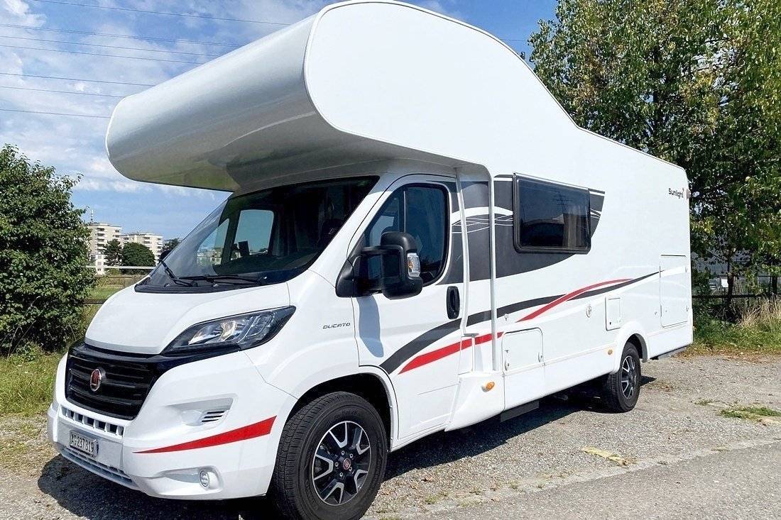 Front view from 3/4 Fiat Fiat Ducato - Yescapa