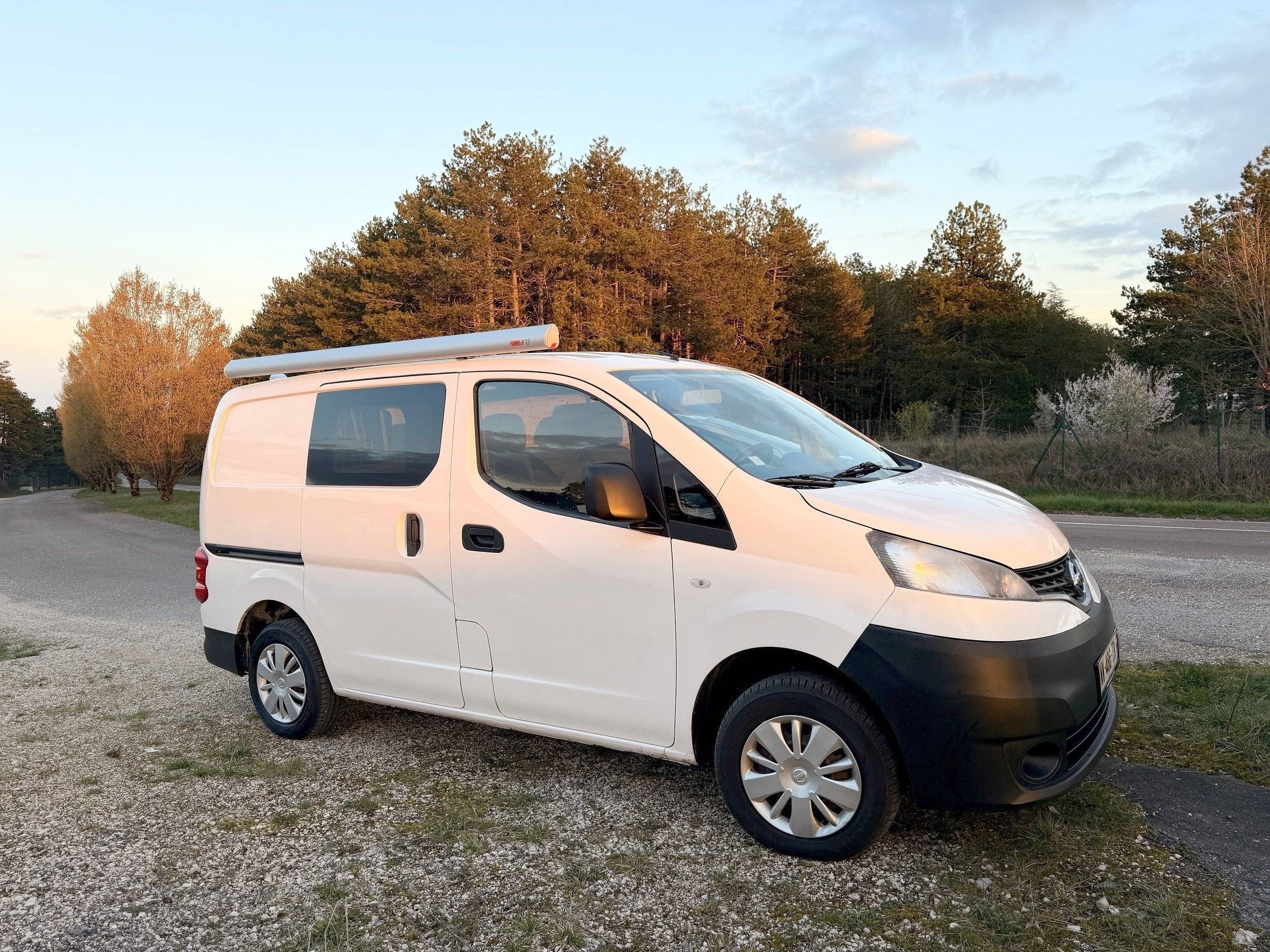 Front view from 3/4 Nissan - Yescapa
