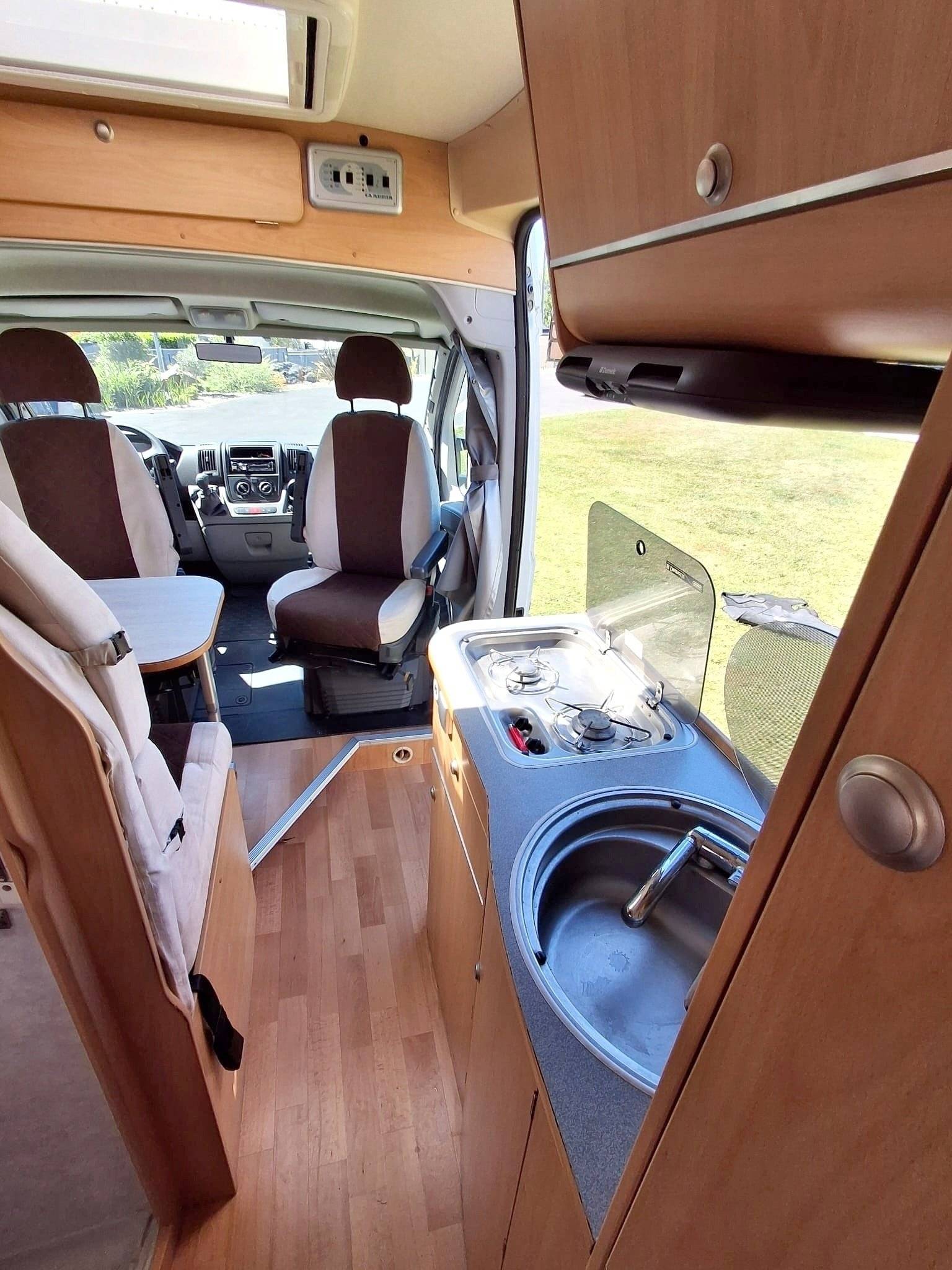 Menjador Fiat Ducato - Yescapa