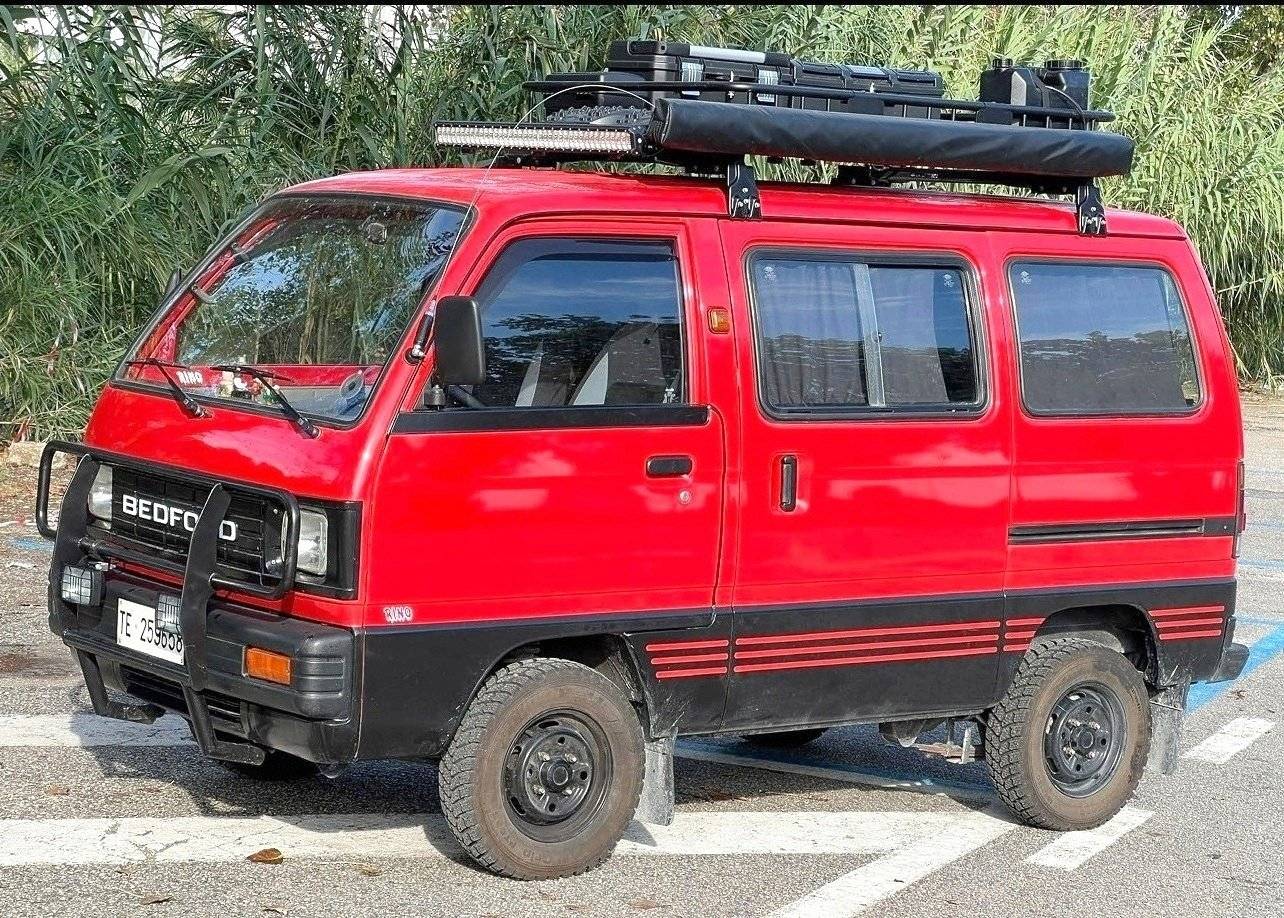 Vue avant de 3/4 Suzuki carry - Yescapa
