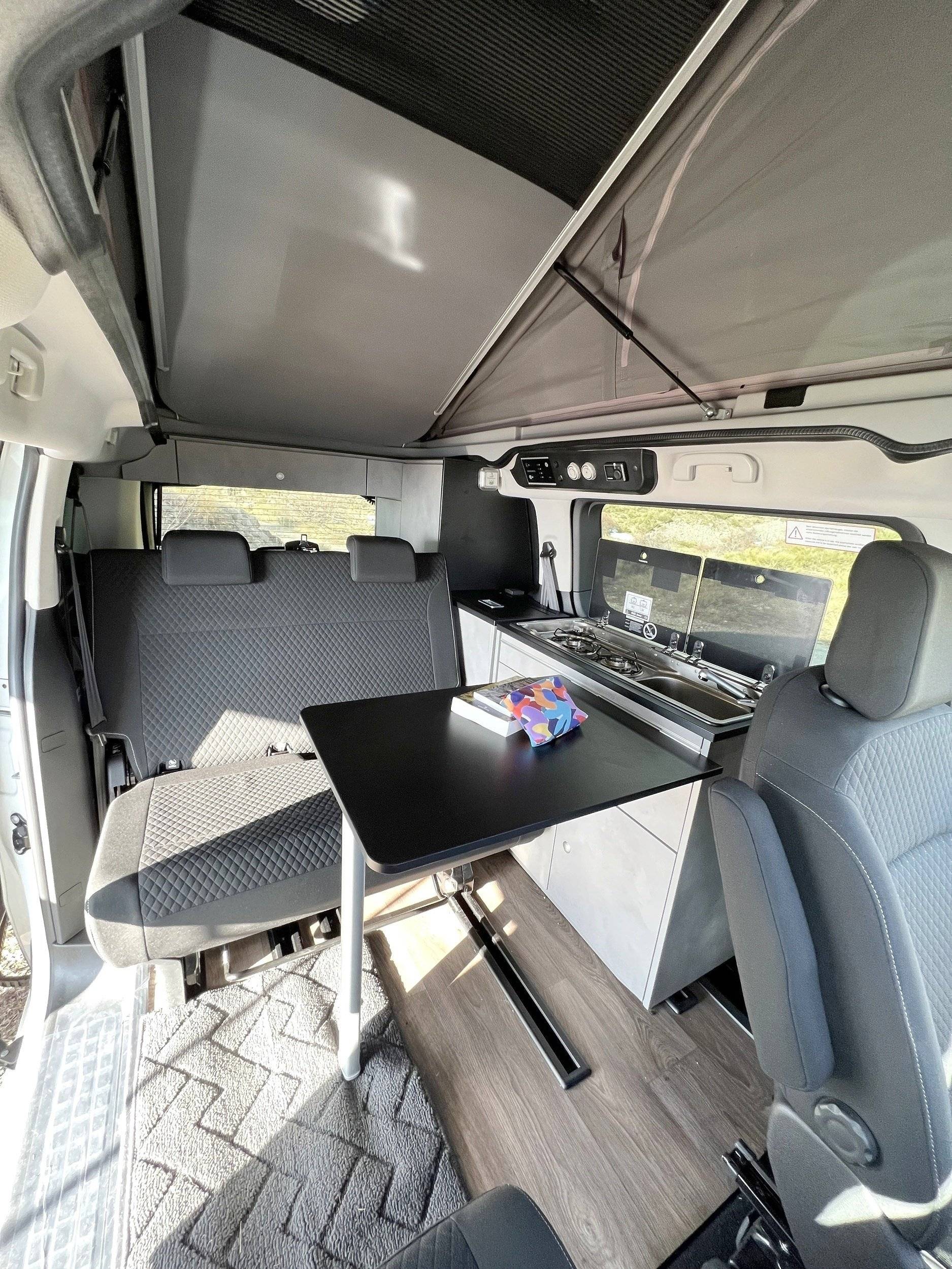 Dinette Opel Zafira Life - Yescapa