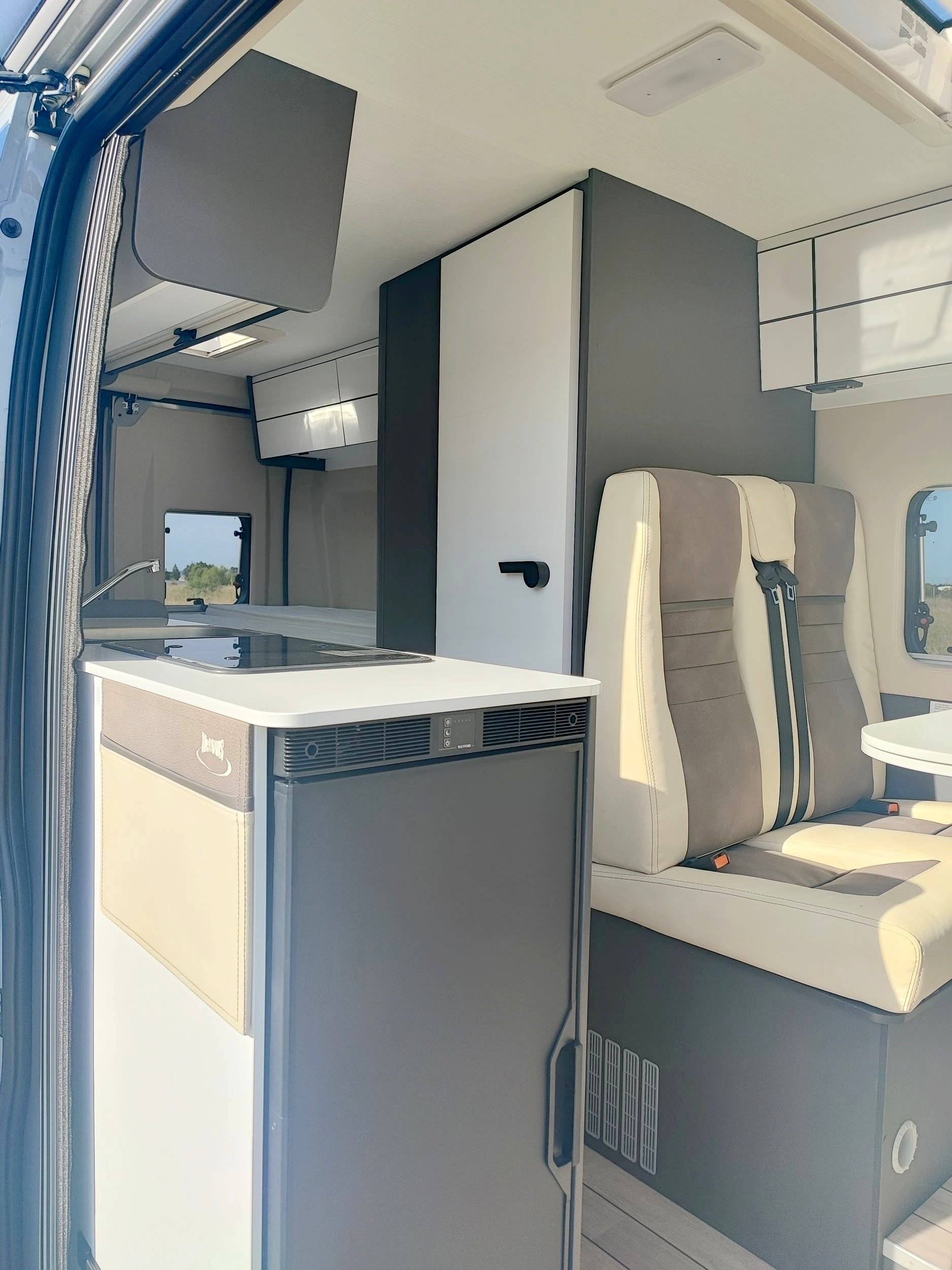 Mclouis Van 3 Luxe Edtion