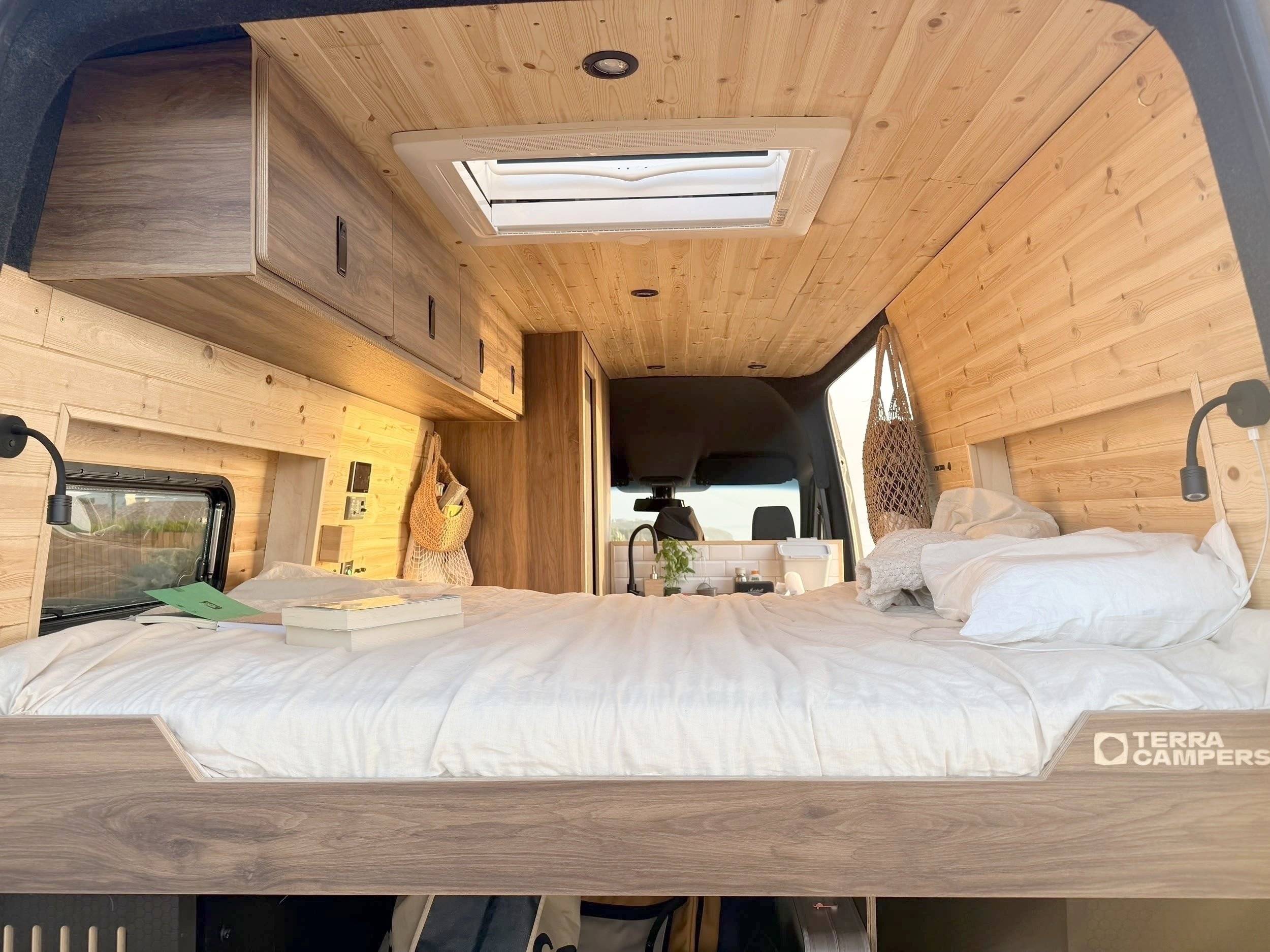 Plazas en cama Mercedes Sprinter 2,2 l CDI 150 ch. - Yescapa