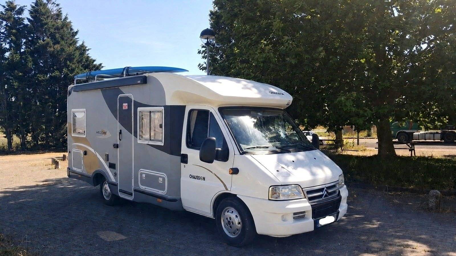 schräge Vorderansicht Citroën 2.8 jtd - Yescapa