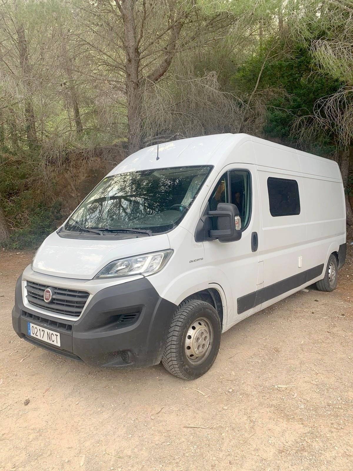 Front view from 3/4 Fiat Ducato 2,3 l 130 ch - Yescapa