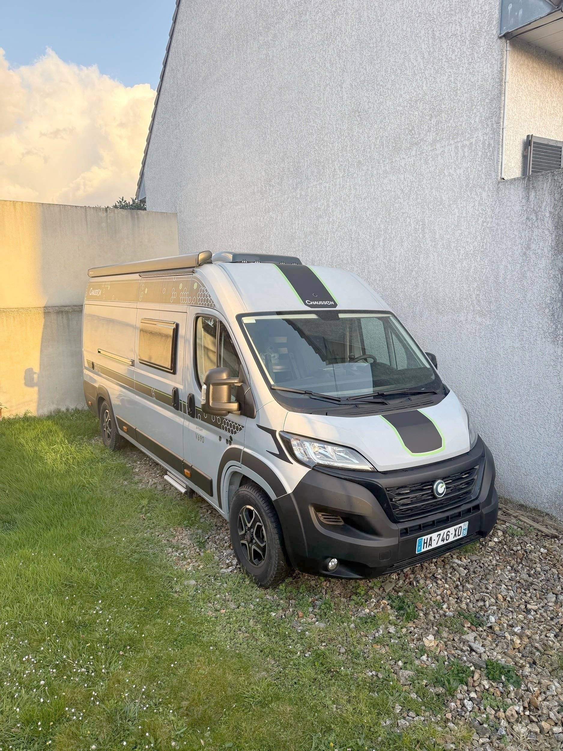 Chausson V690