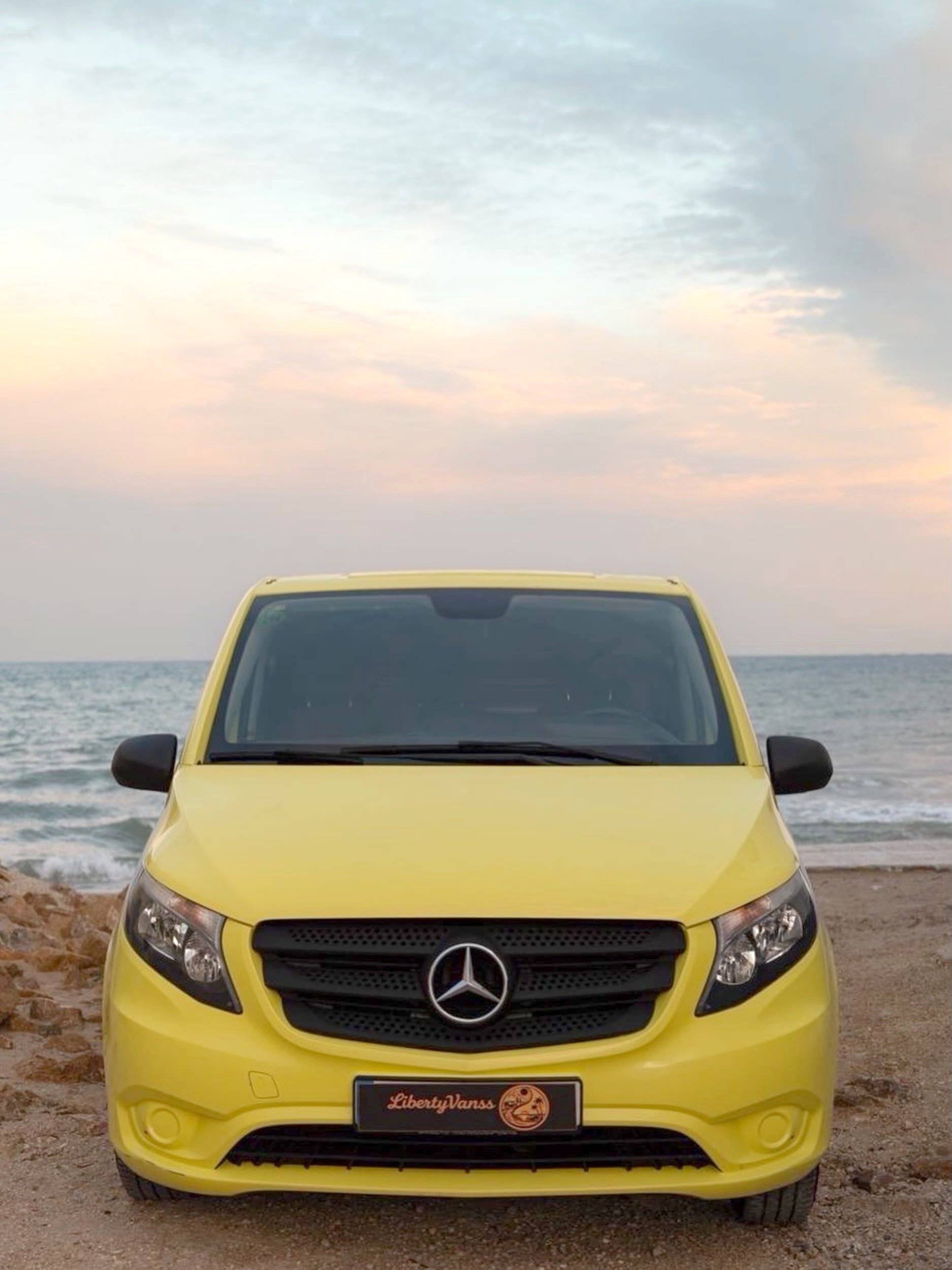 Front view from 3/4 Mercedes - Yescapa