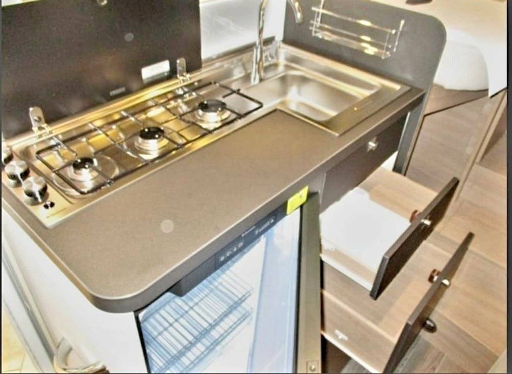 Adria Compact SLS mit Slide Out Ducato 2,3 l Multijet 120 ch.