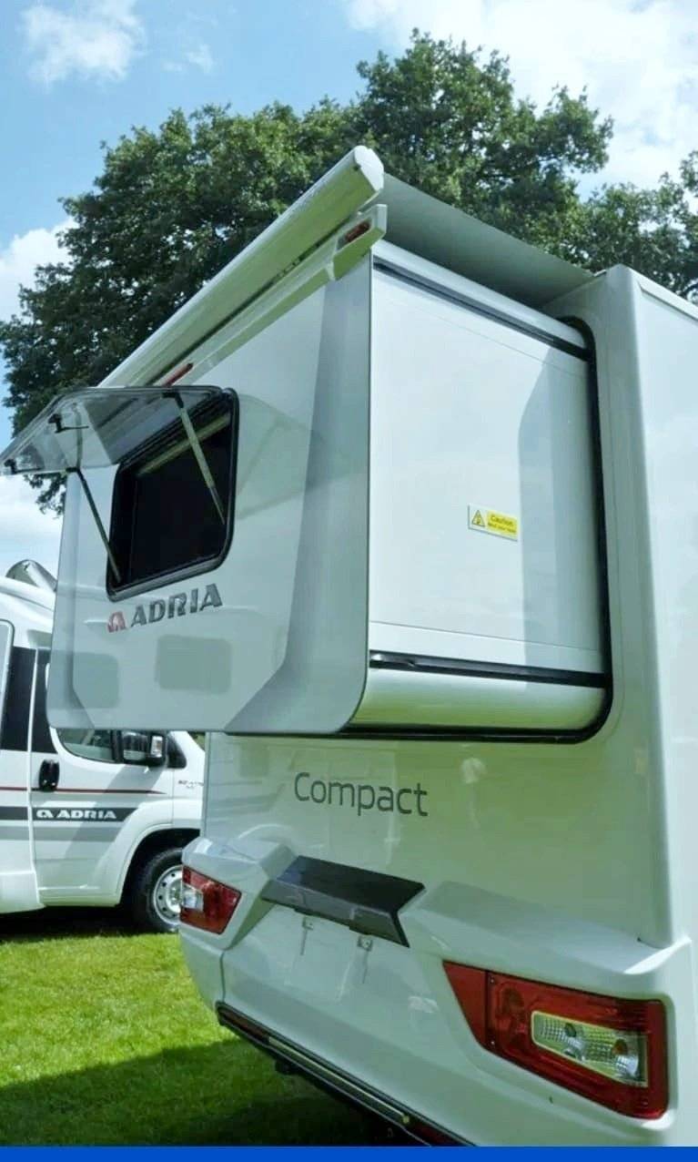 Adria Compact SLS mit Slide Out Ducato 2,3 l Multijet 120 ch.