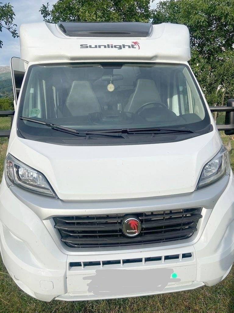 Front view from 3/4 Fiat 2,3 l 130 ch. - Yescapa