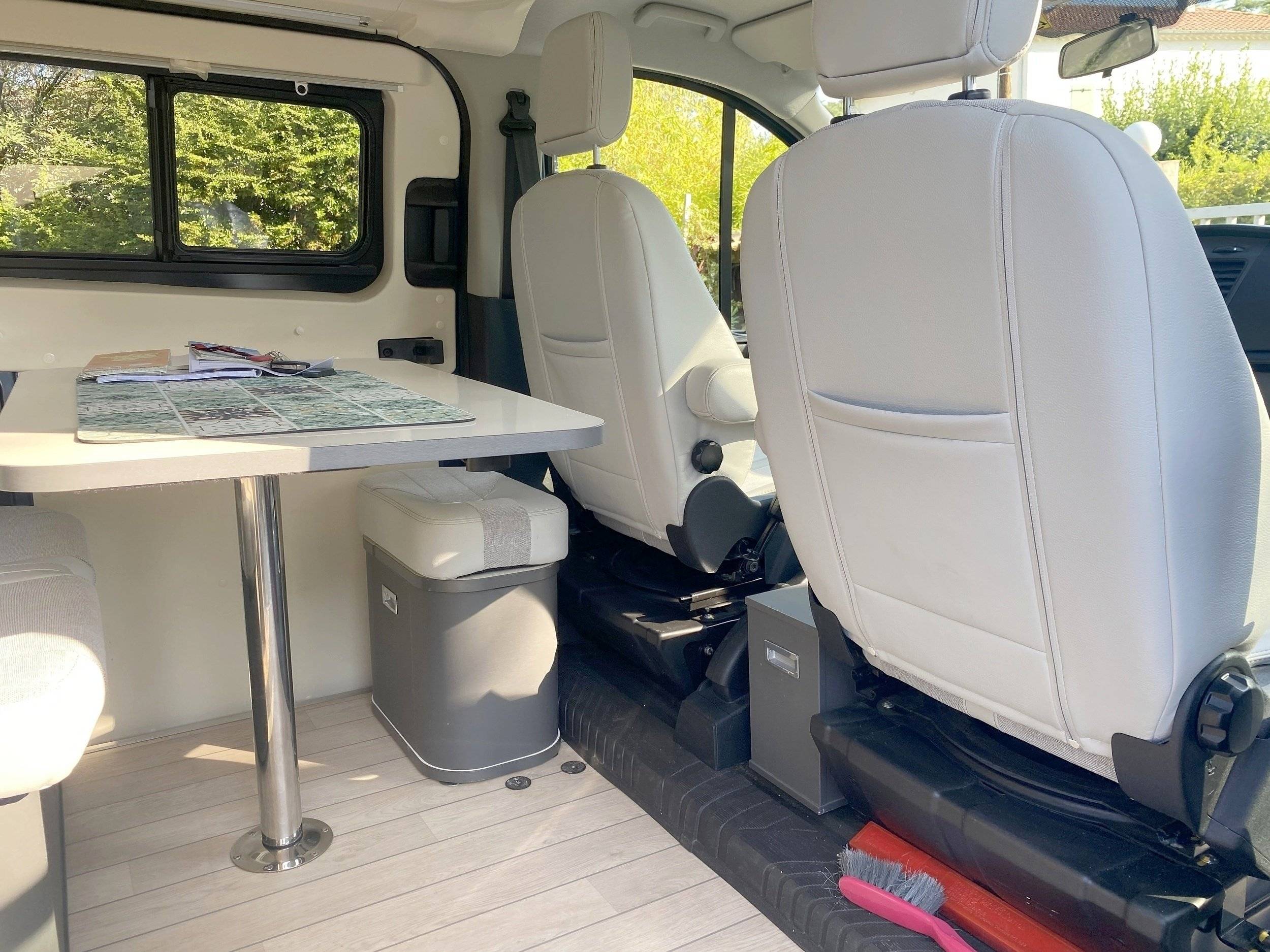 Menjador Ford Transit Custom 2,0 l 130 ch - Yescapa