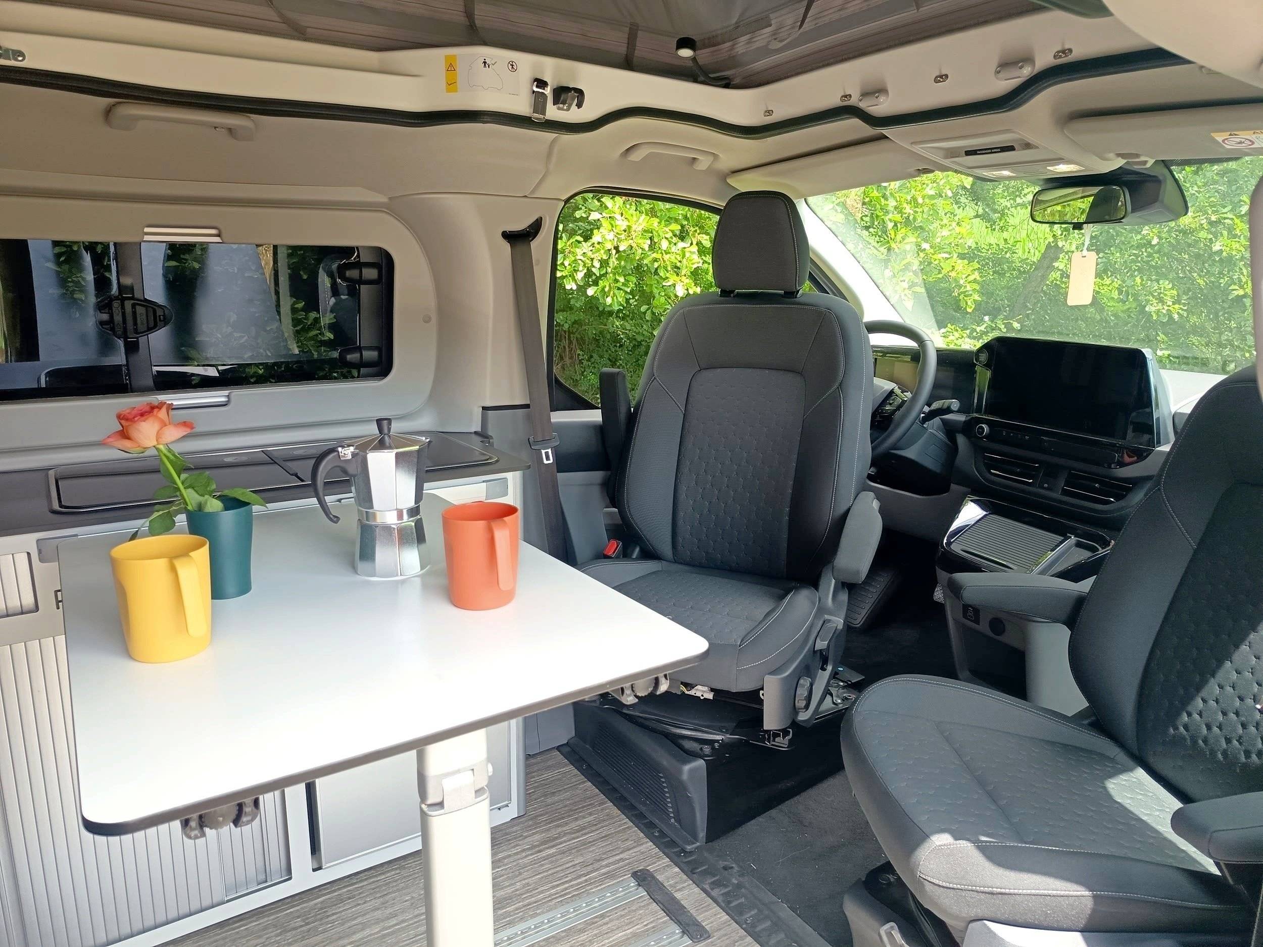 Dinette Ford Tourneo - Yescapa